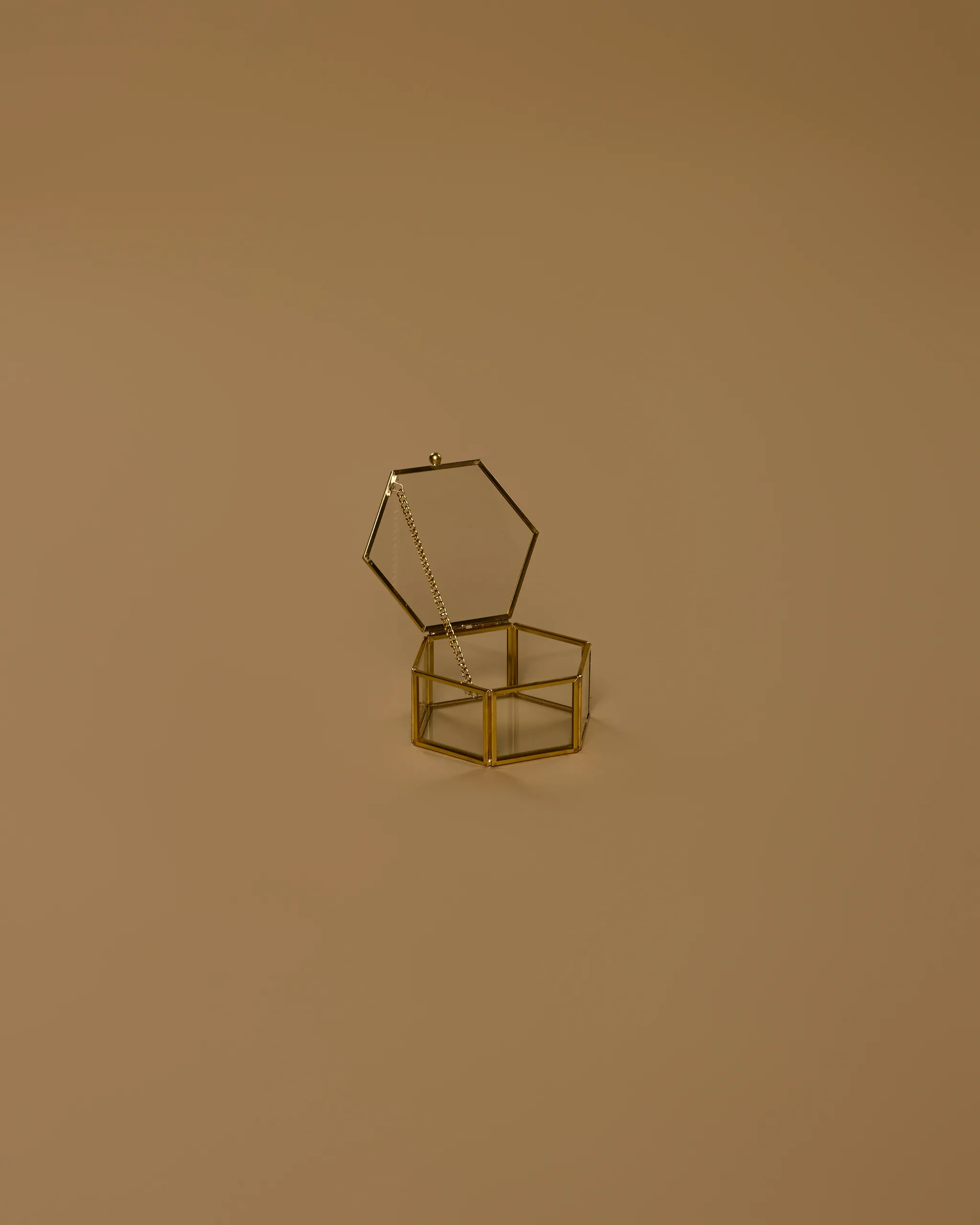 Zlatá krabička šestihran