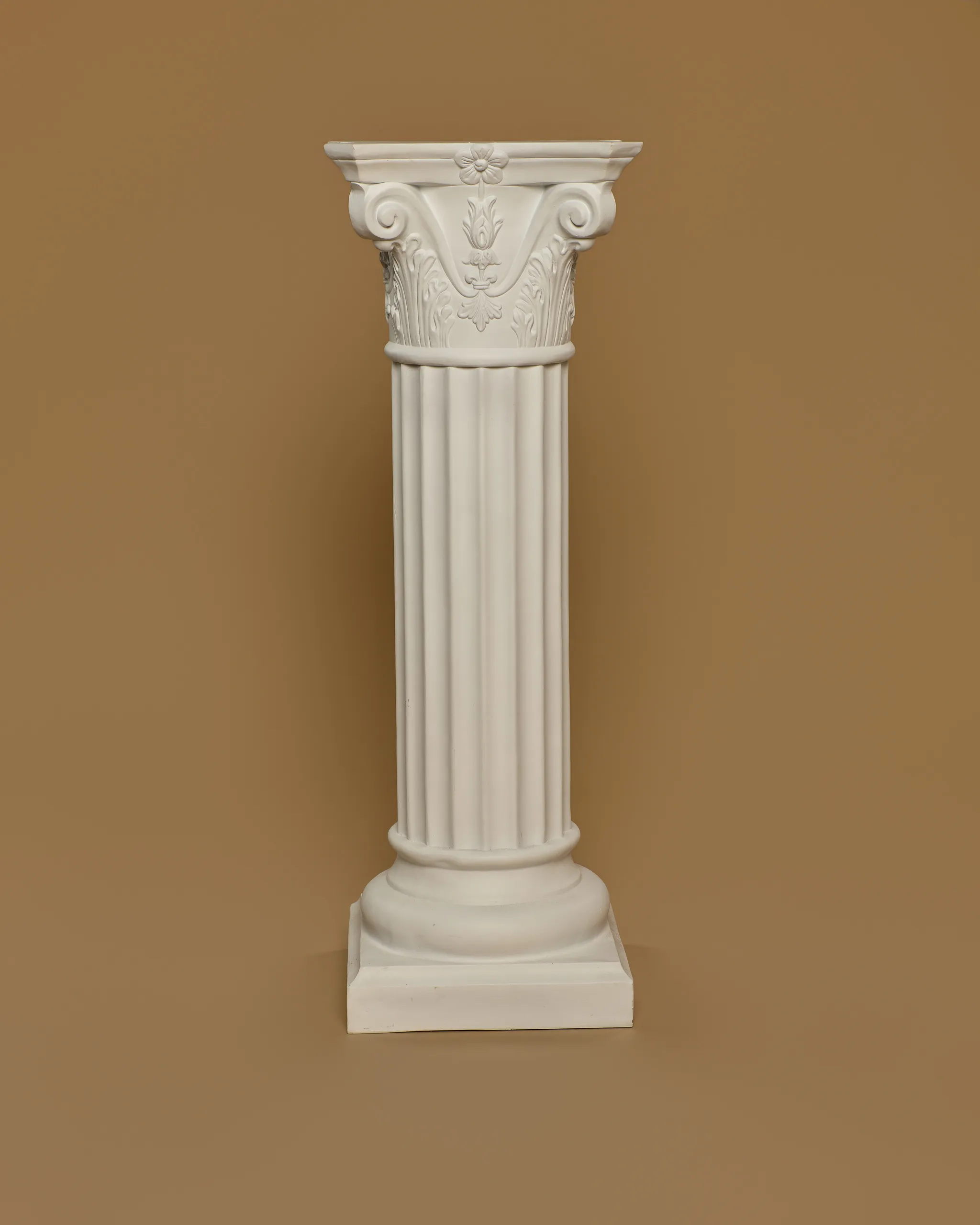 Antický sloup dekorativní bílý