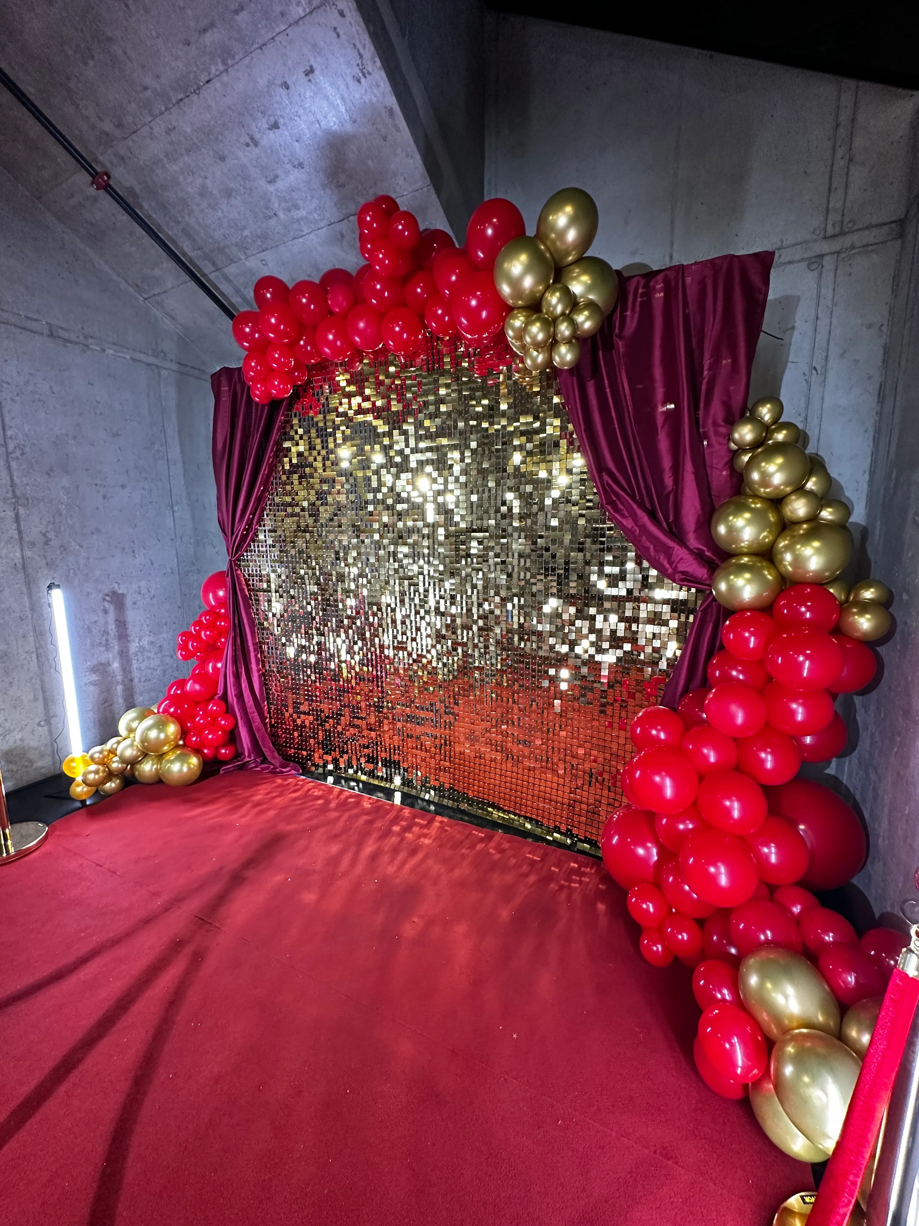 Zlatá třpytivá foto stěna