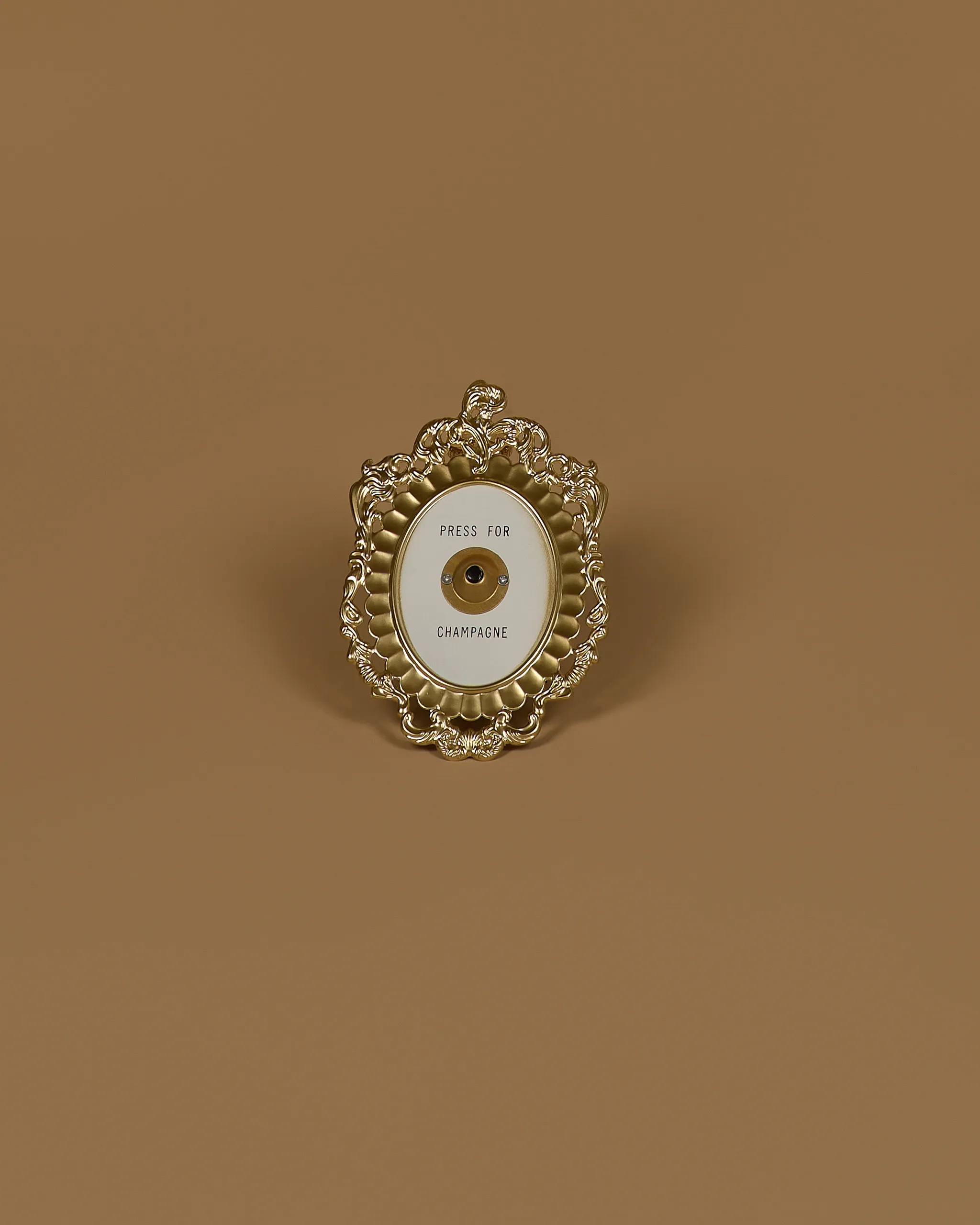 Zlatý zvonek "press for champagne"