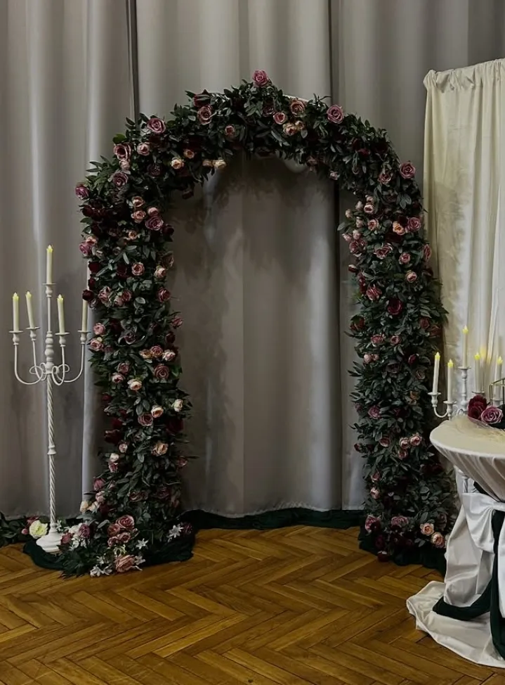 Slavobrána - girlanda s růžovými květy se zelení 6m