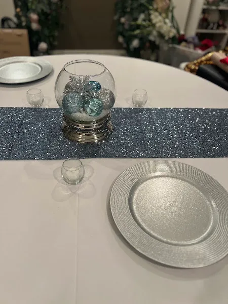 Snow Globe w Choice of Ornaments