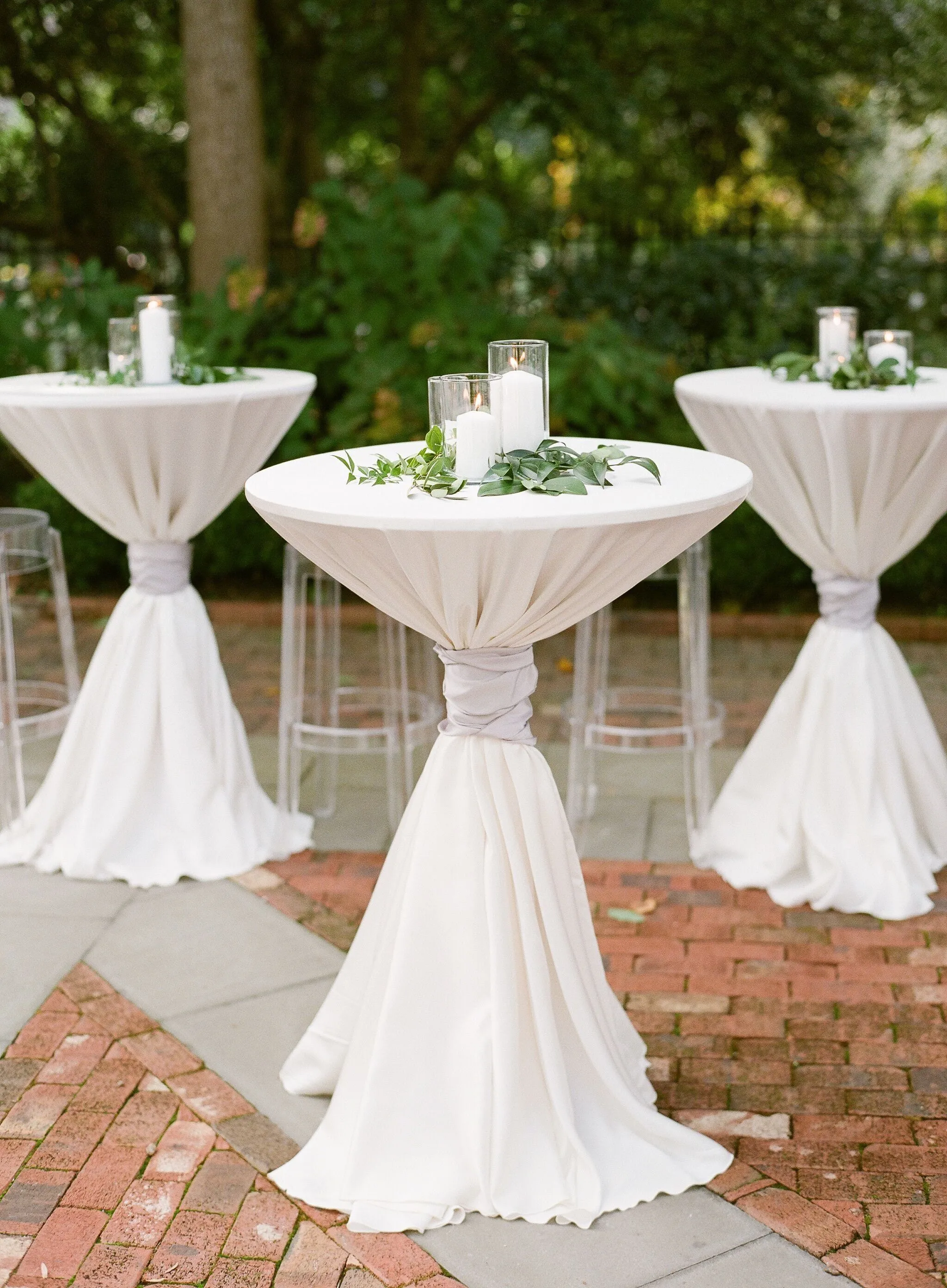 136" Round White Polyester Tablecloth