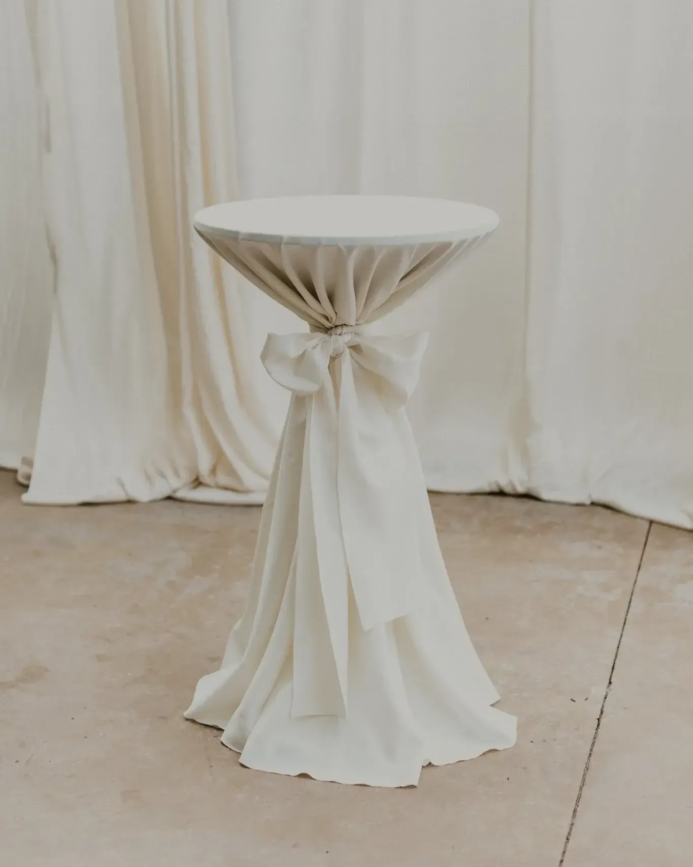136" Round Ivory Polyester Tablecloth
