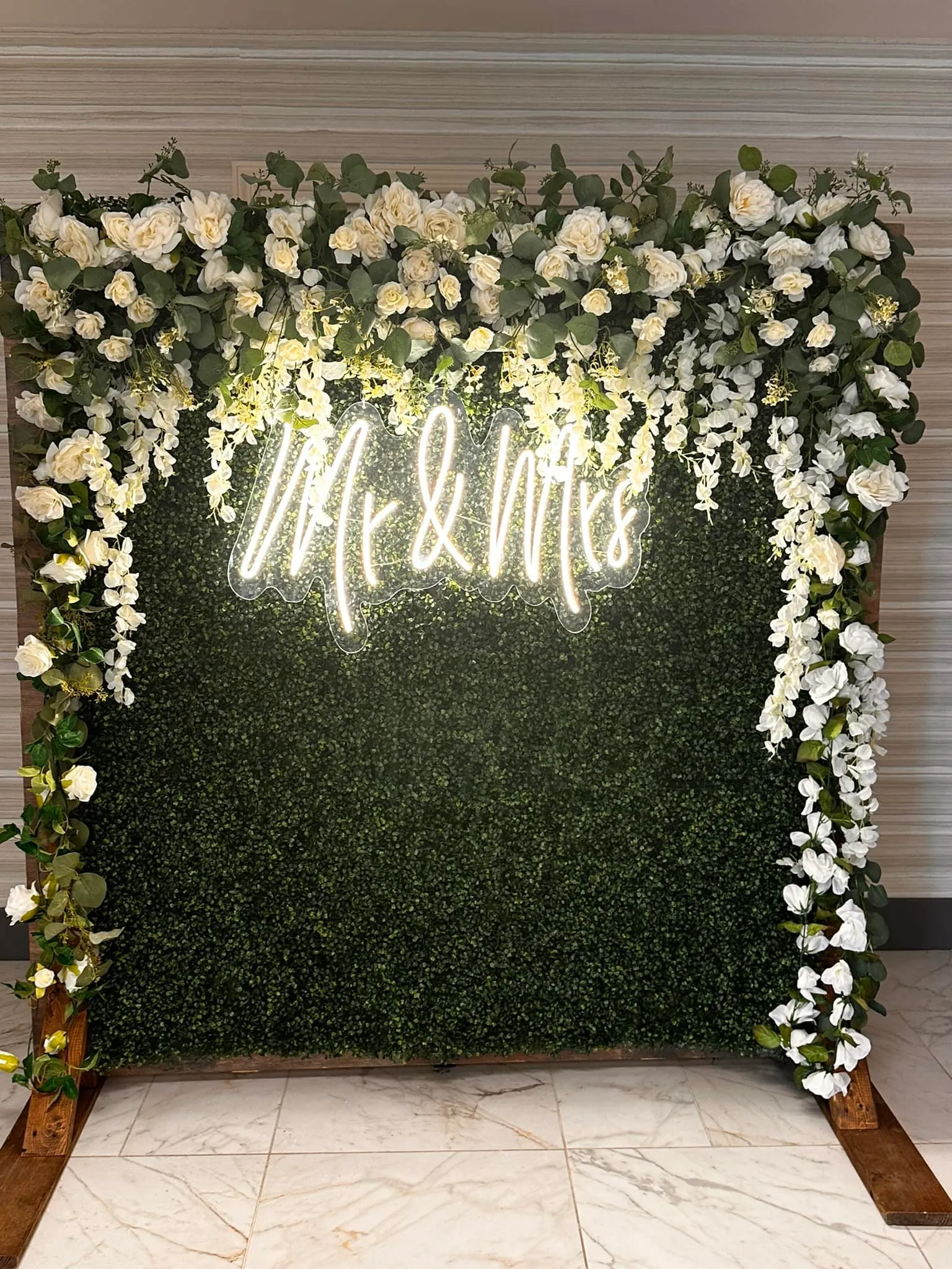 Boxwood Wall with Florals ( freestanding) -Item # 1600