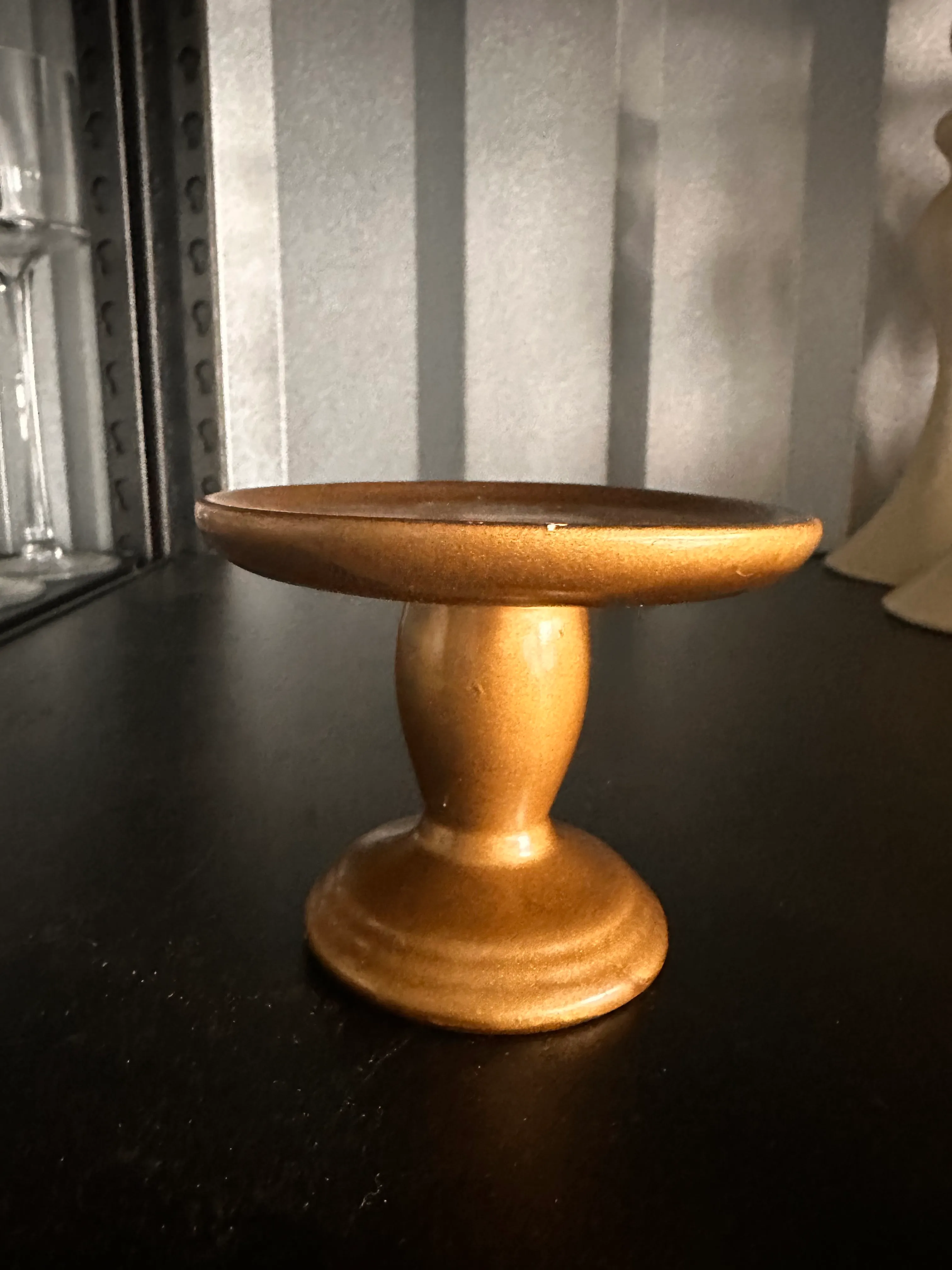 Gold pillar candle holder small