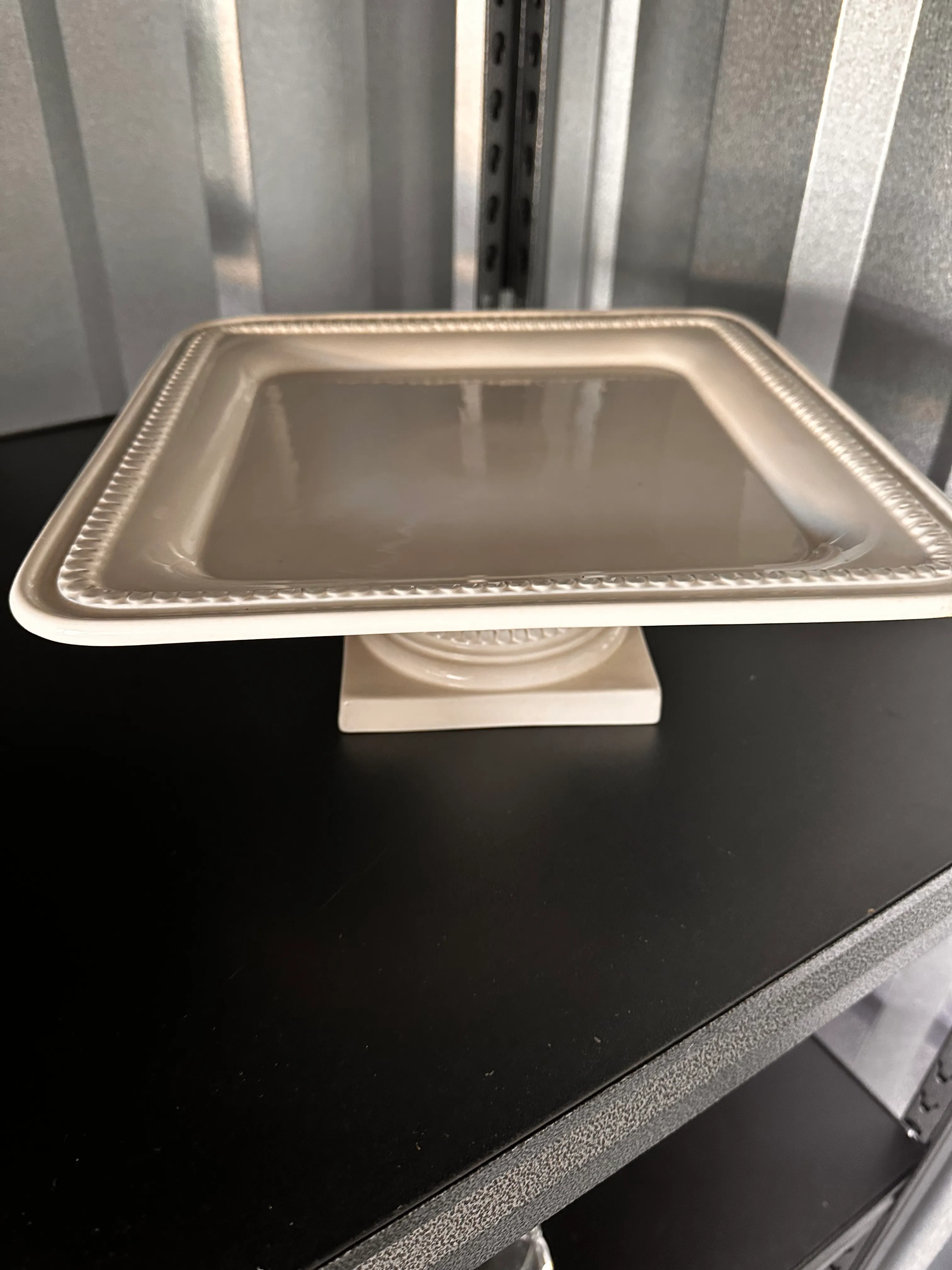 Cake stand-cream ceramic square