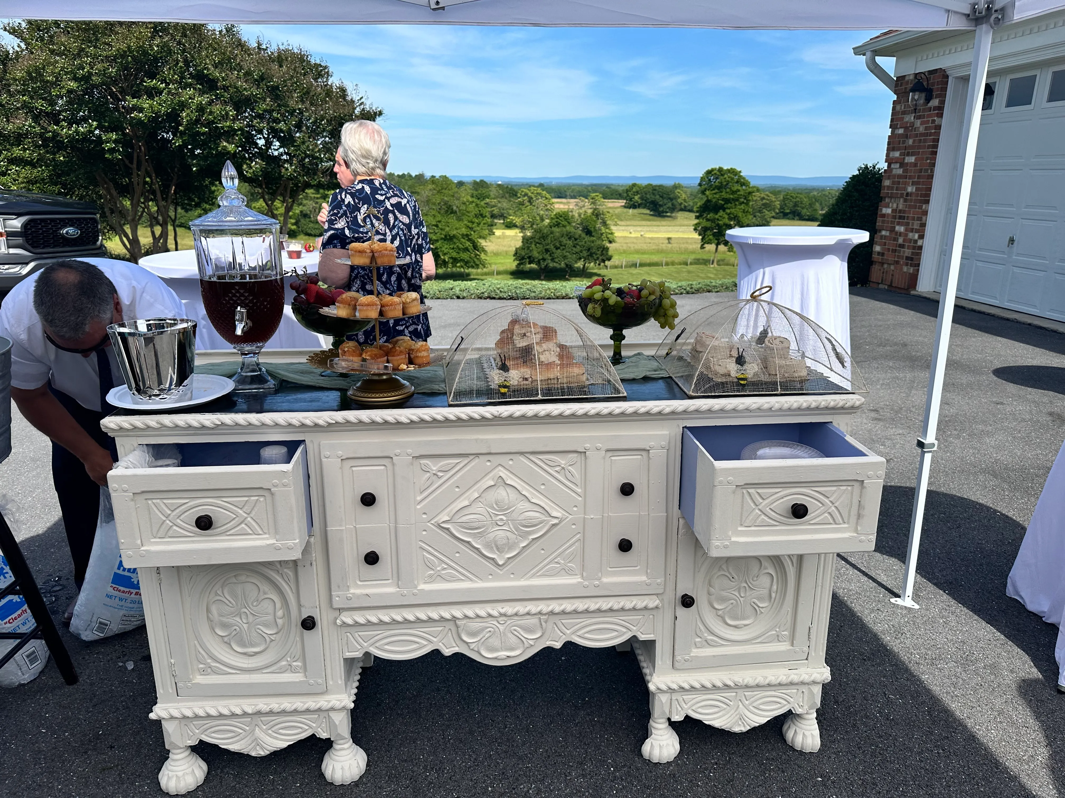 SERVER-Cream with Dark top