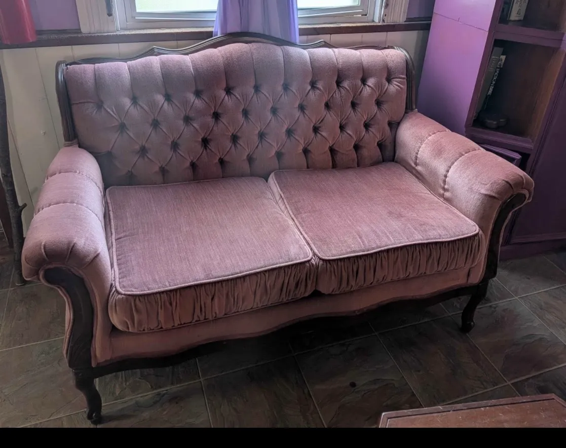 Loveseat-Vintage-mauve