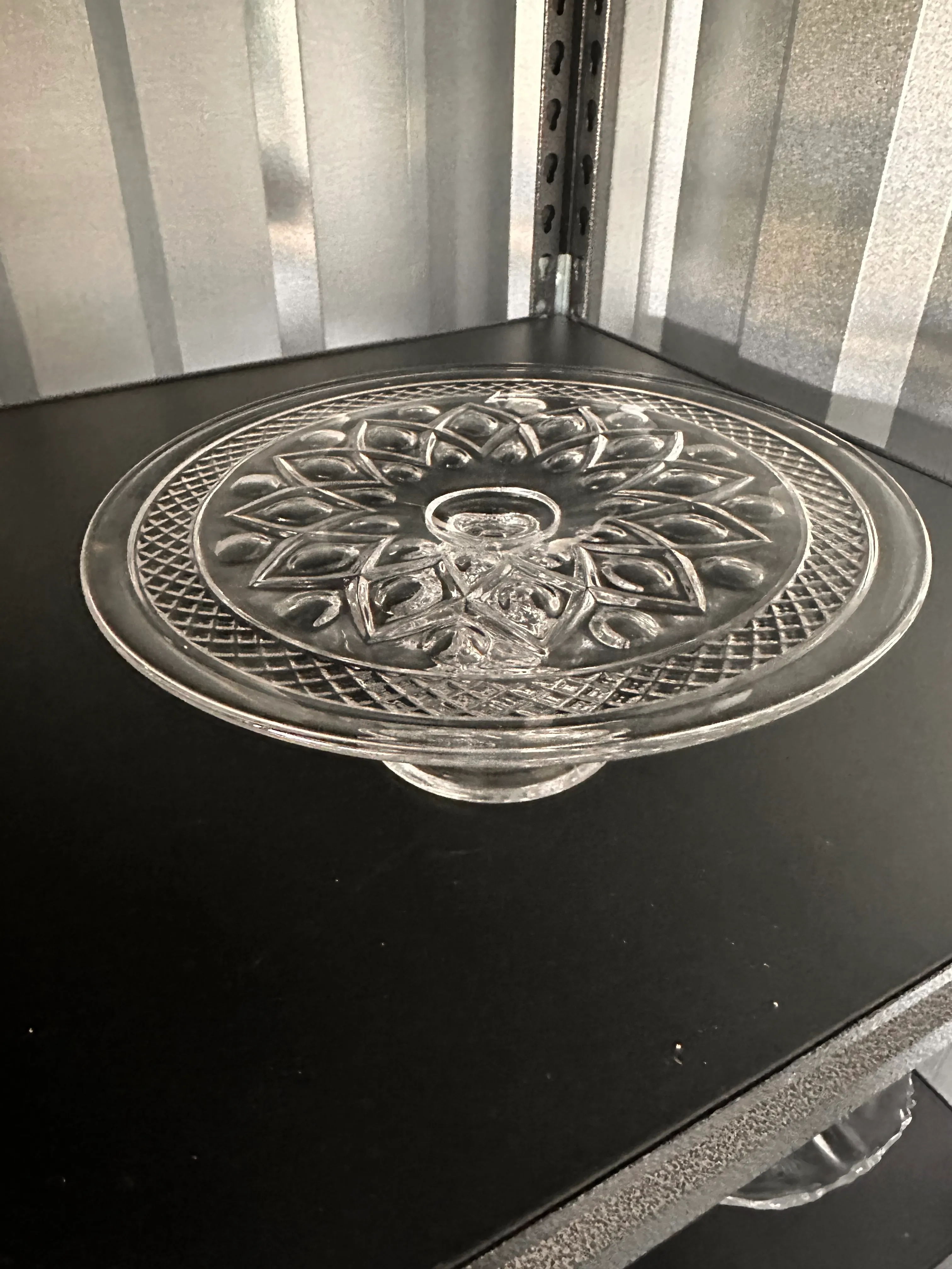 Cake stand-clear glass round lattice
