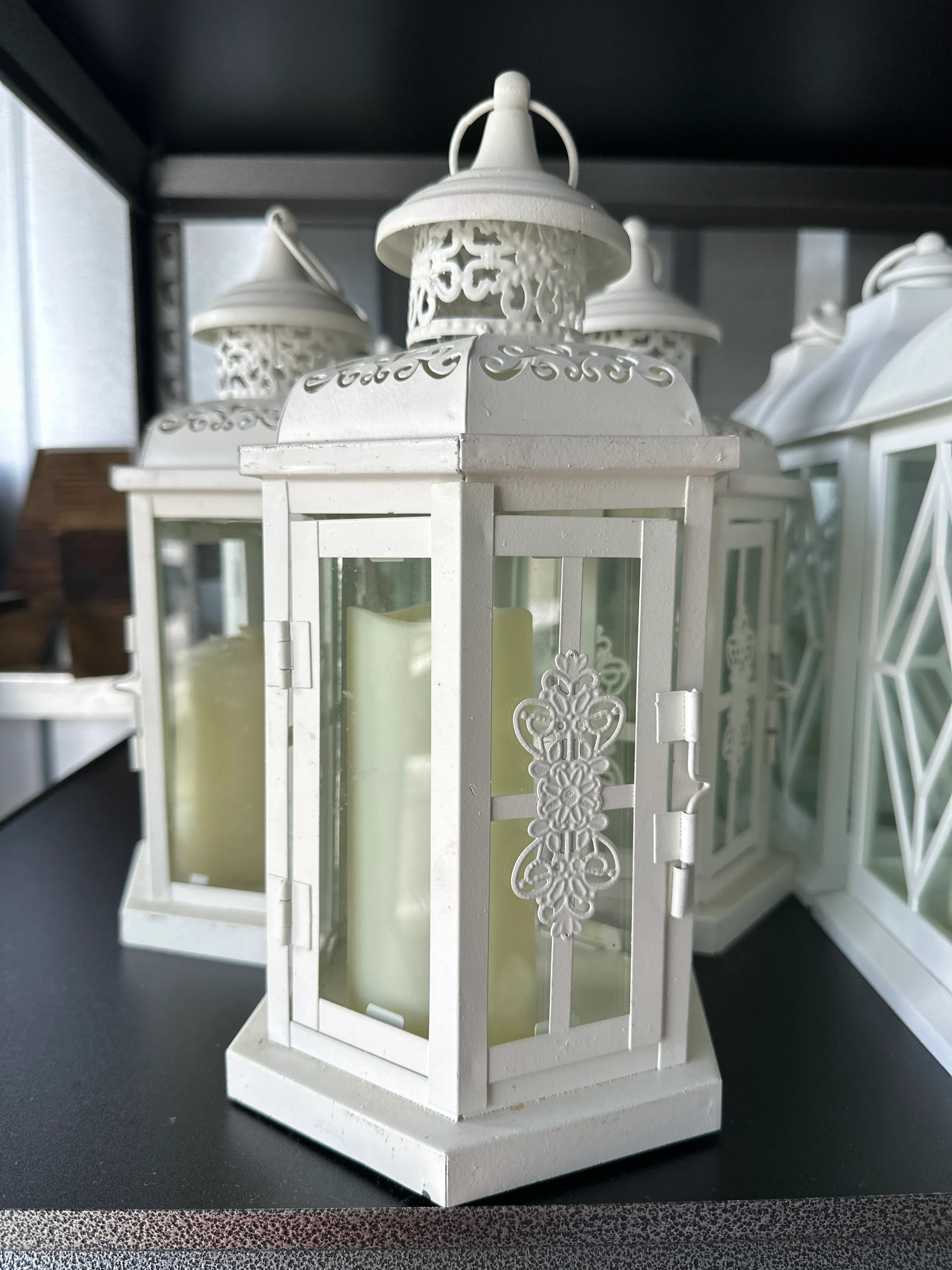 Cream Lantern-Scroll Medium