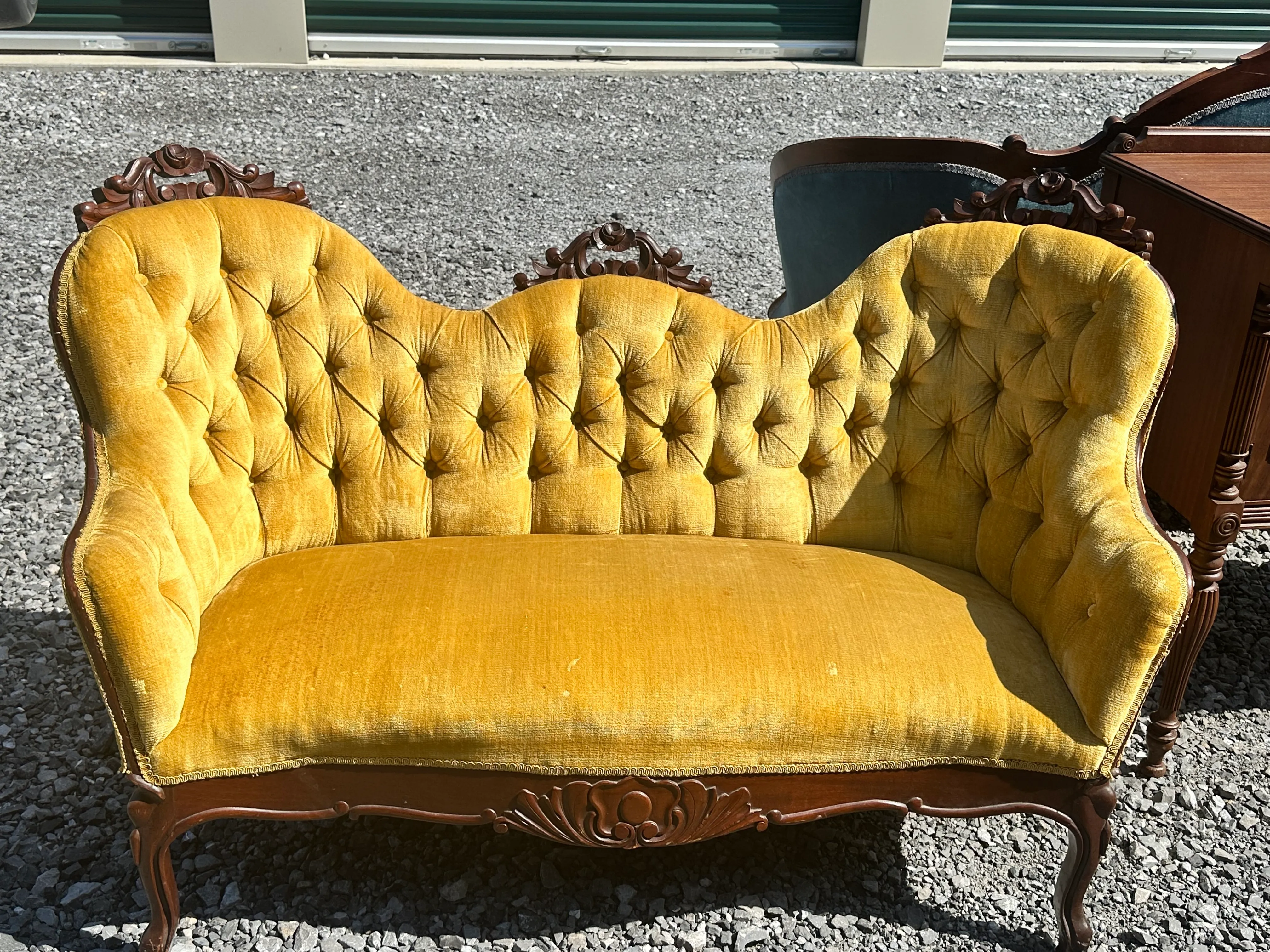 LOVESEAT-Lillian Item Item #201