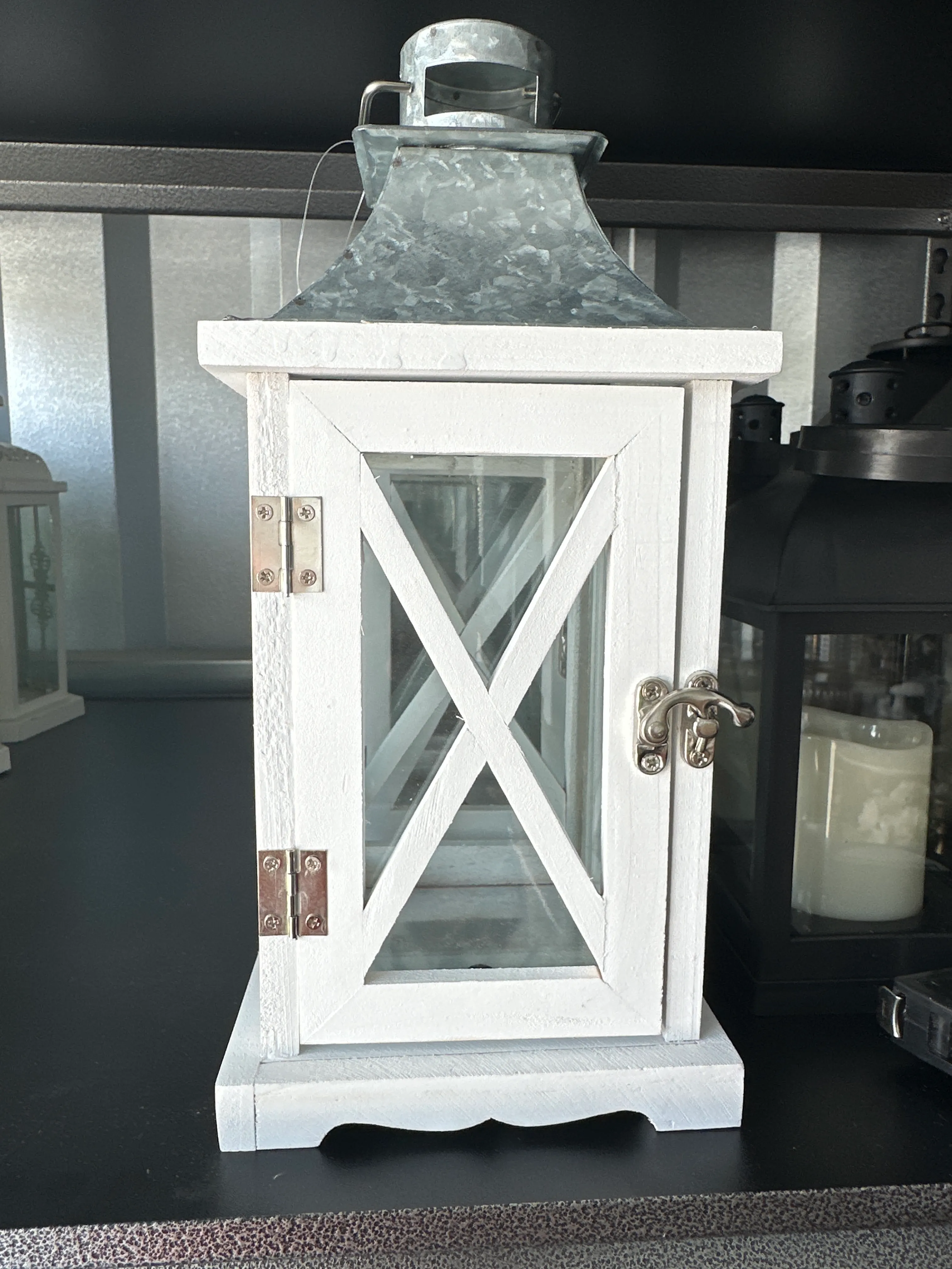 White carriage Lantern medium