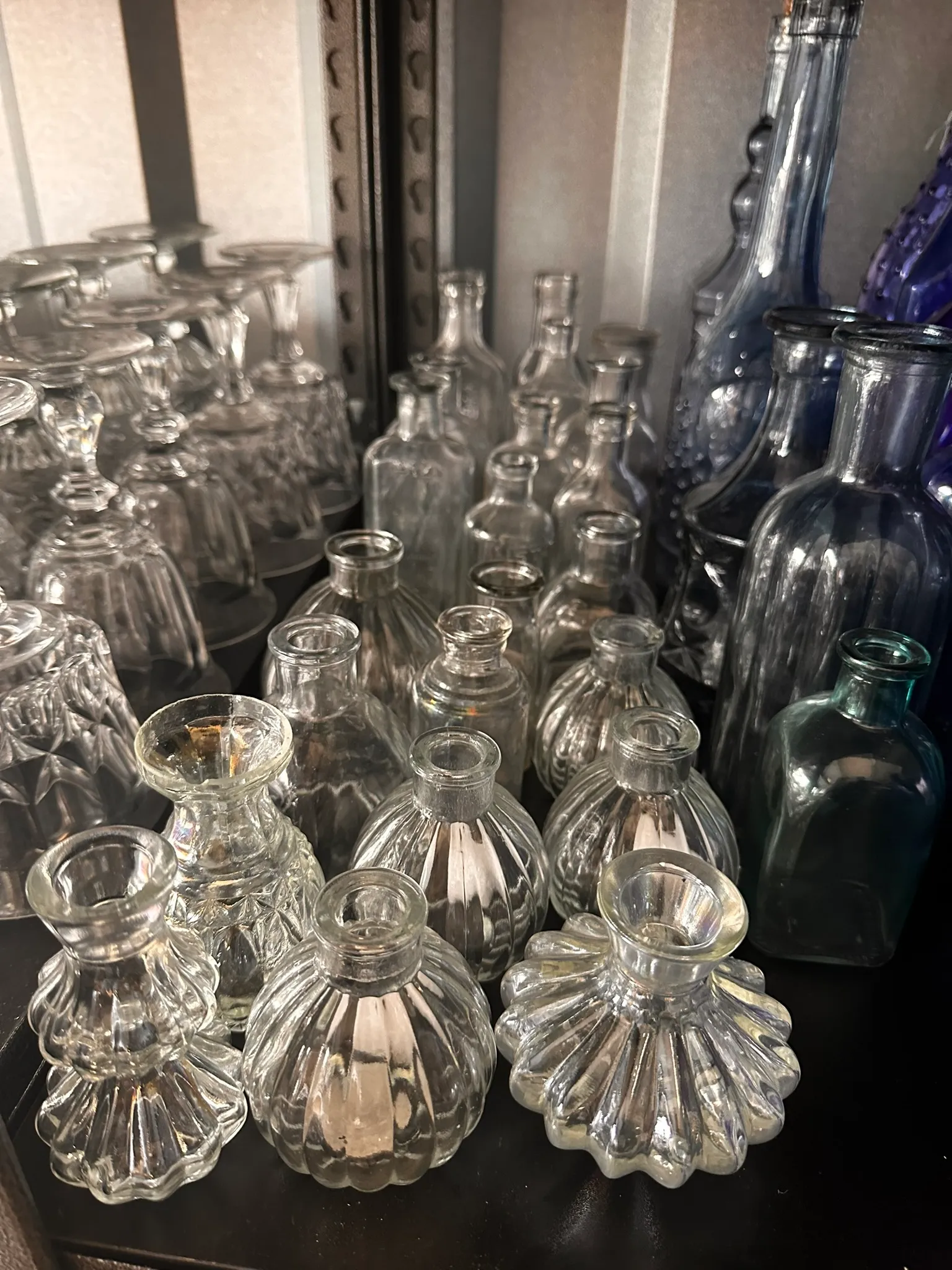 Set of 25 clear mini bud vases