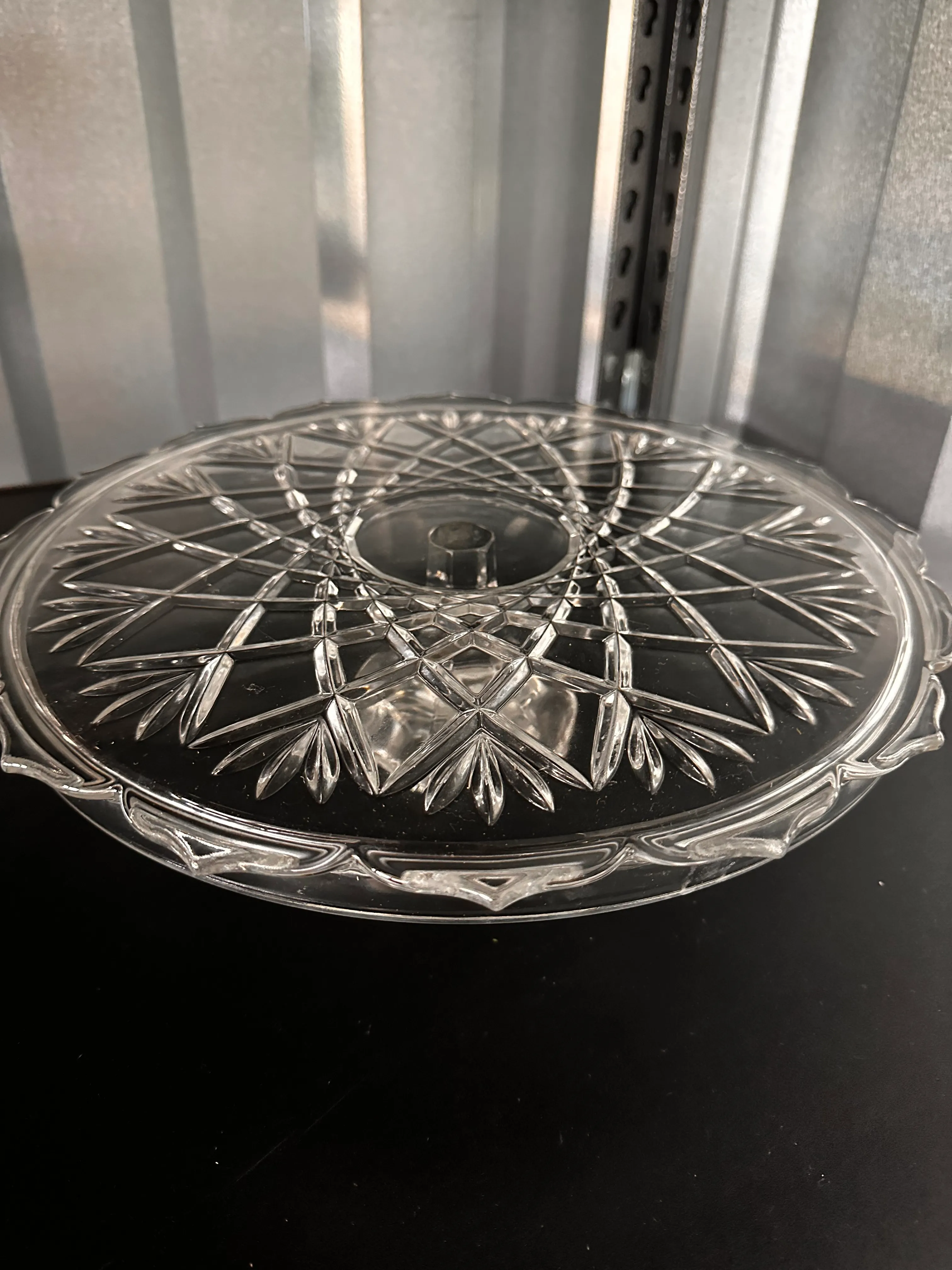 Cake plate-clear glass jagged edge