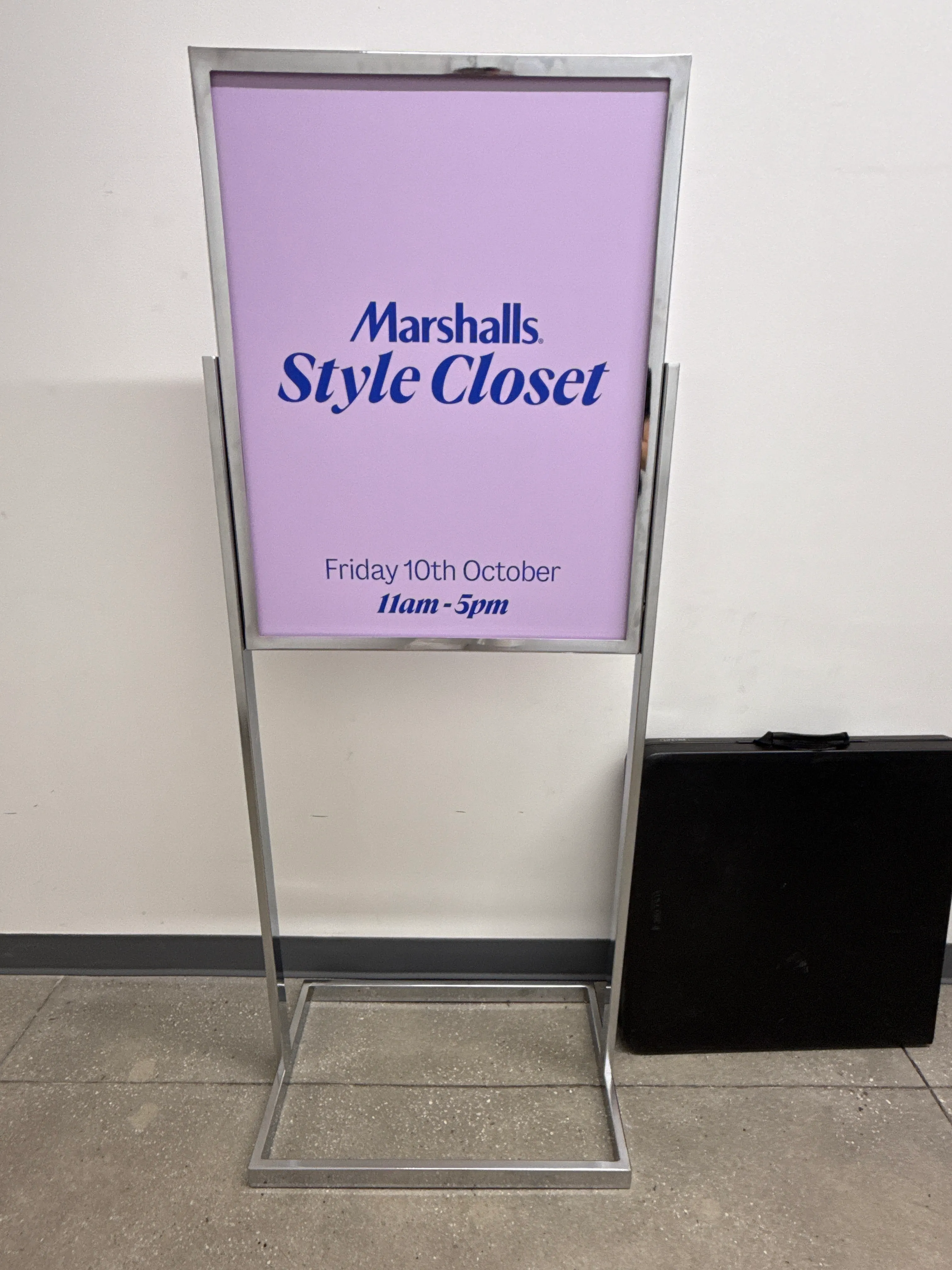 22" x 28" standing metal stand