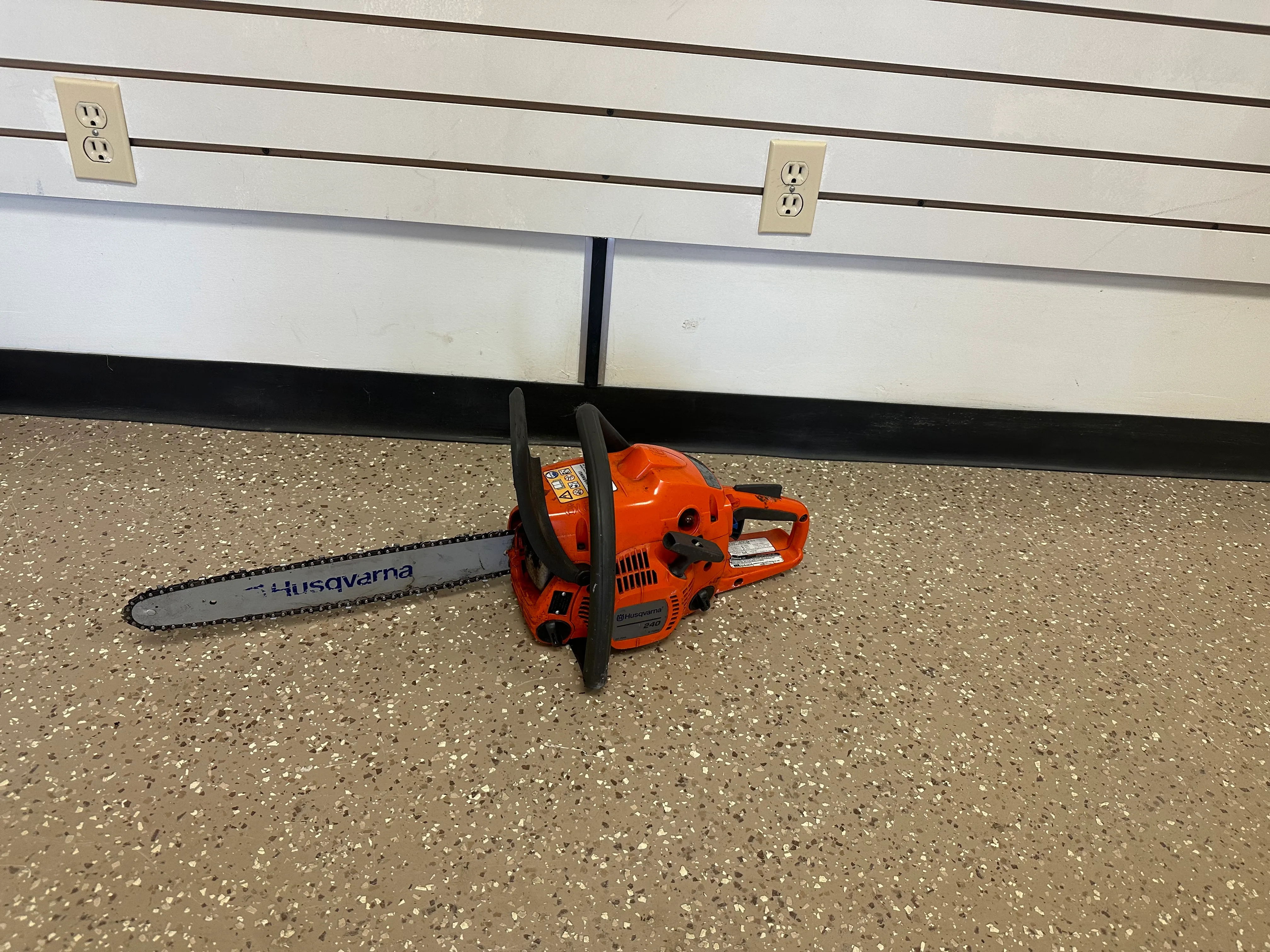 240 38cc Gas Chainsaw, 14-in