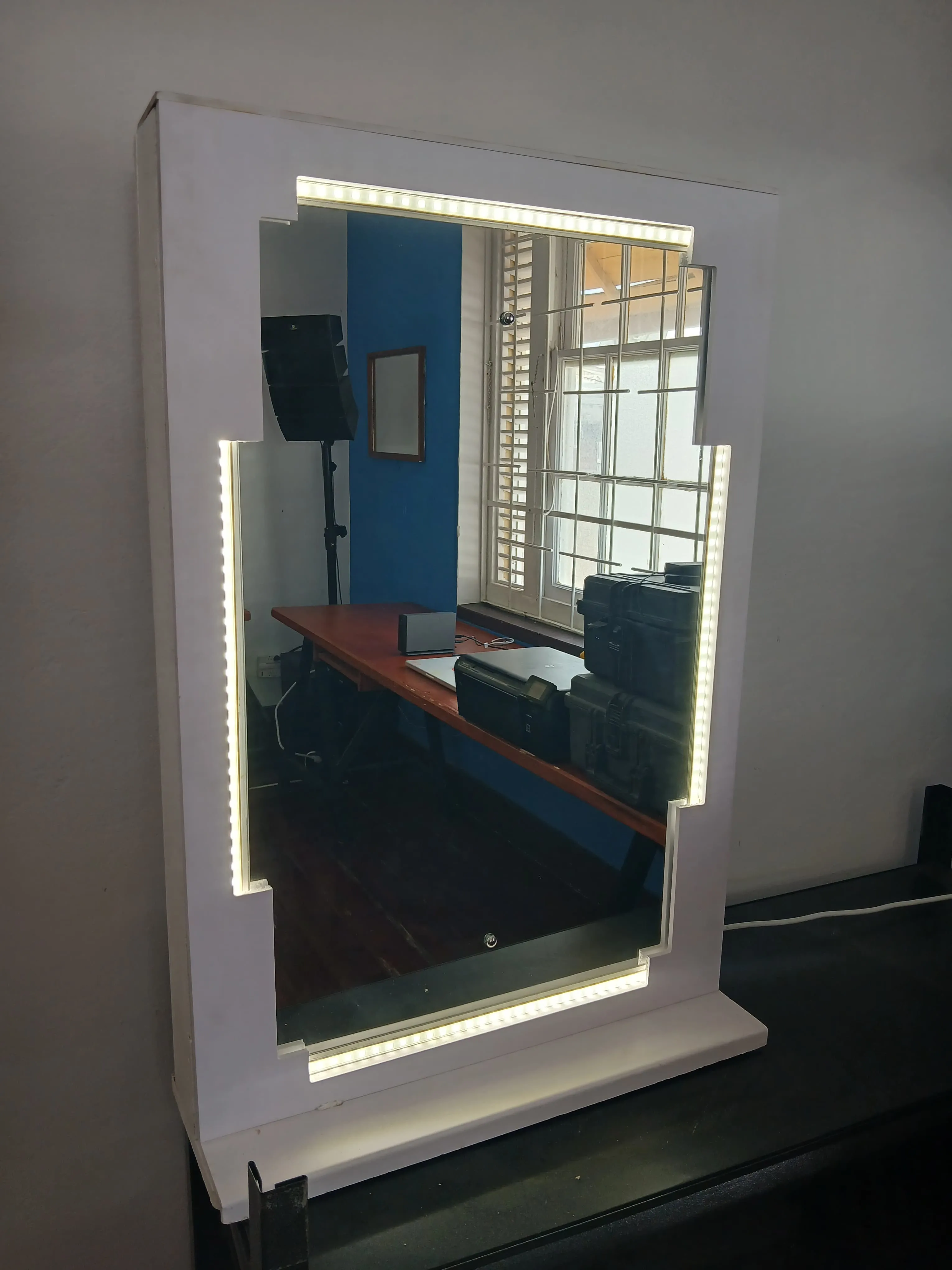 Make-Up Light w/ Mirror