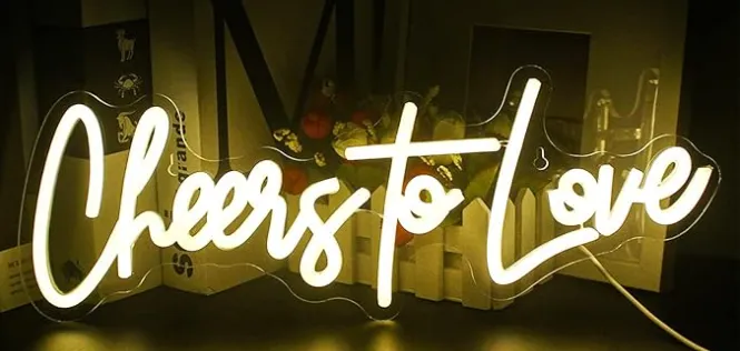 LED-Schriftzug "Cheers to Love"
