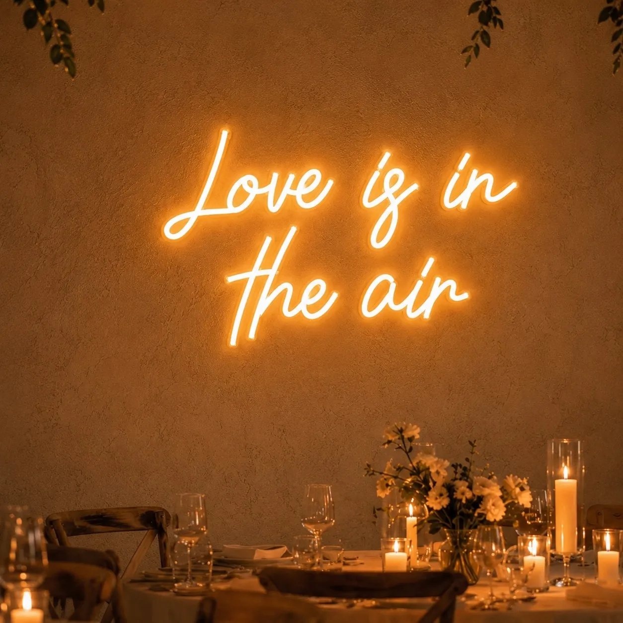 LED-Neonschild "Love is in the Air"