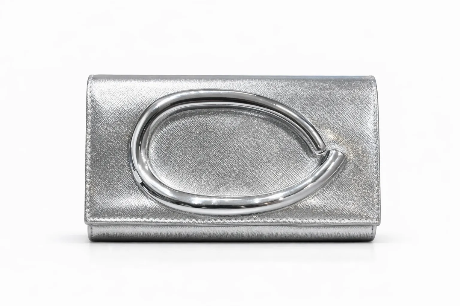 Bolso Plateado con Asa Metálica 