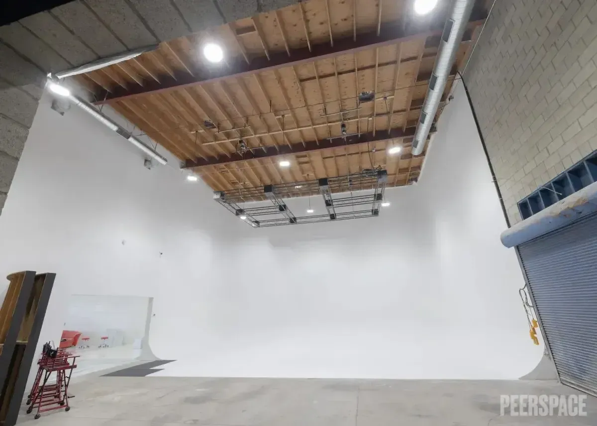 <center>STUDIOS</center>