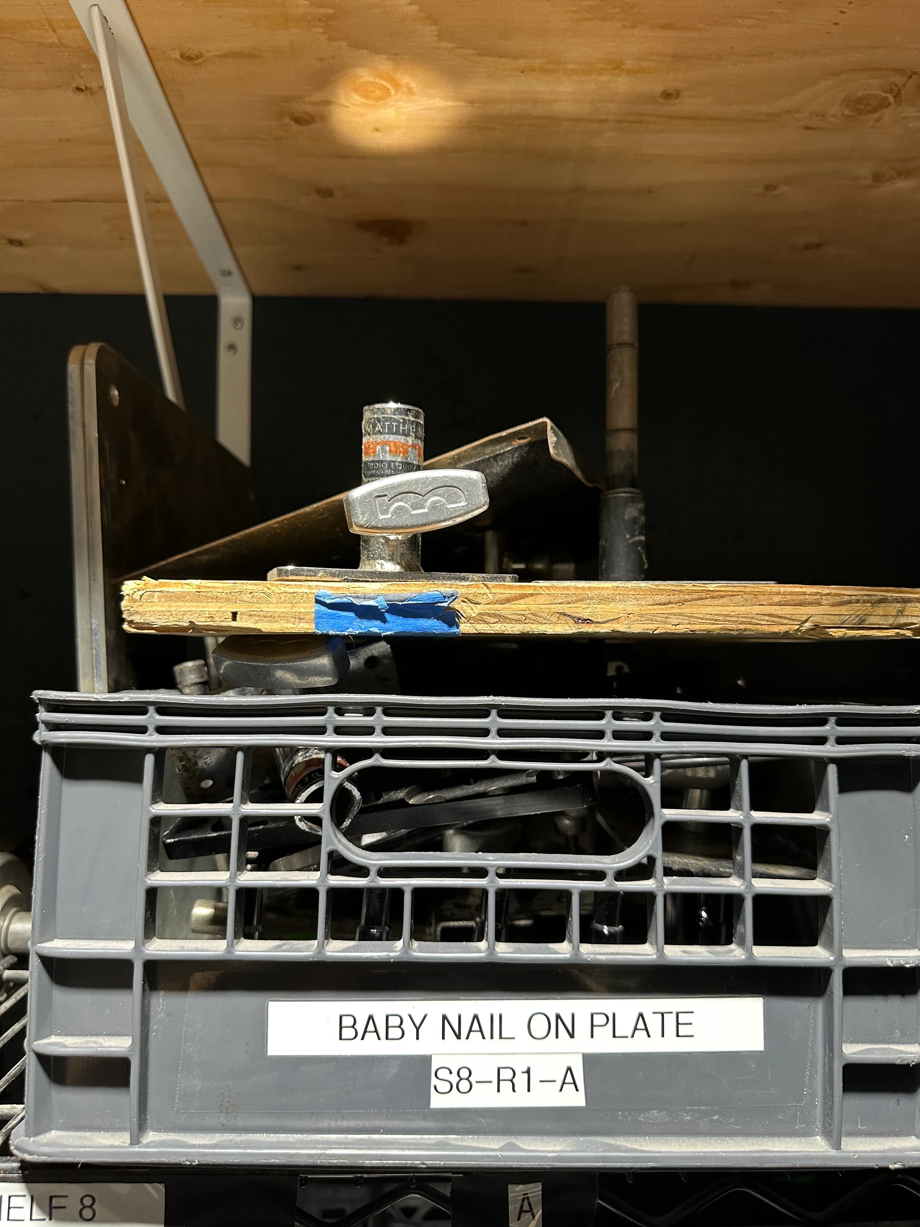 BABY PIN NAIL ON PLATE CRATE S8-R1-A