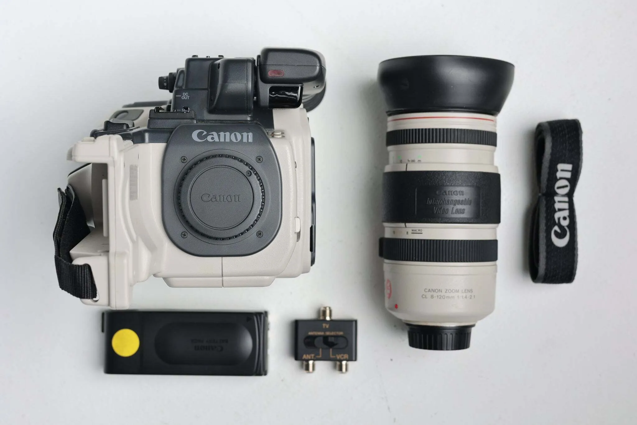 CANON L1 HI 8MM CAMCORDER PACKAGE