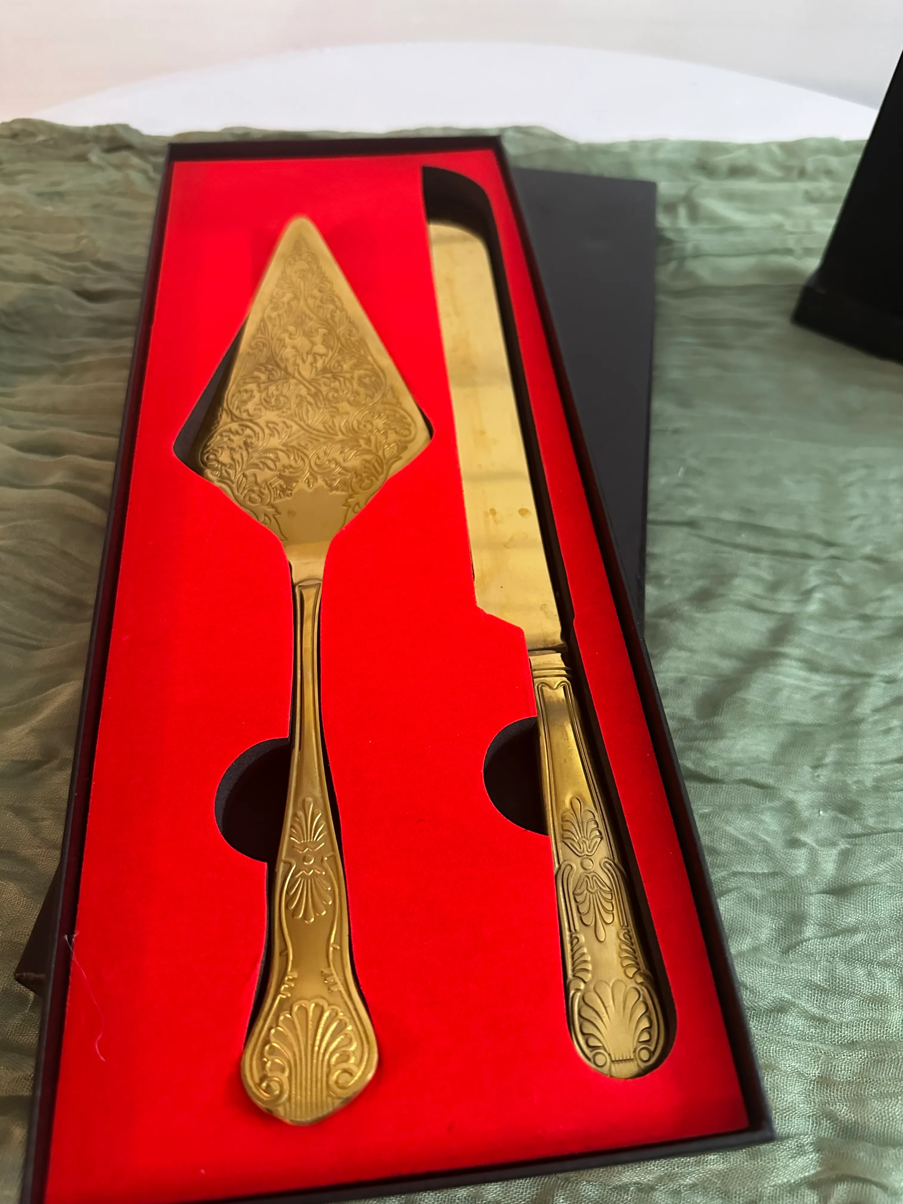 Gold Cake Serving Set