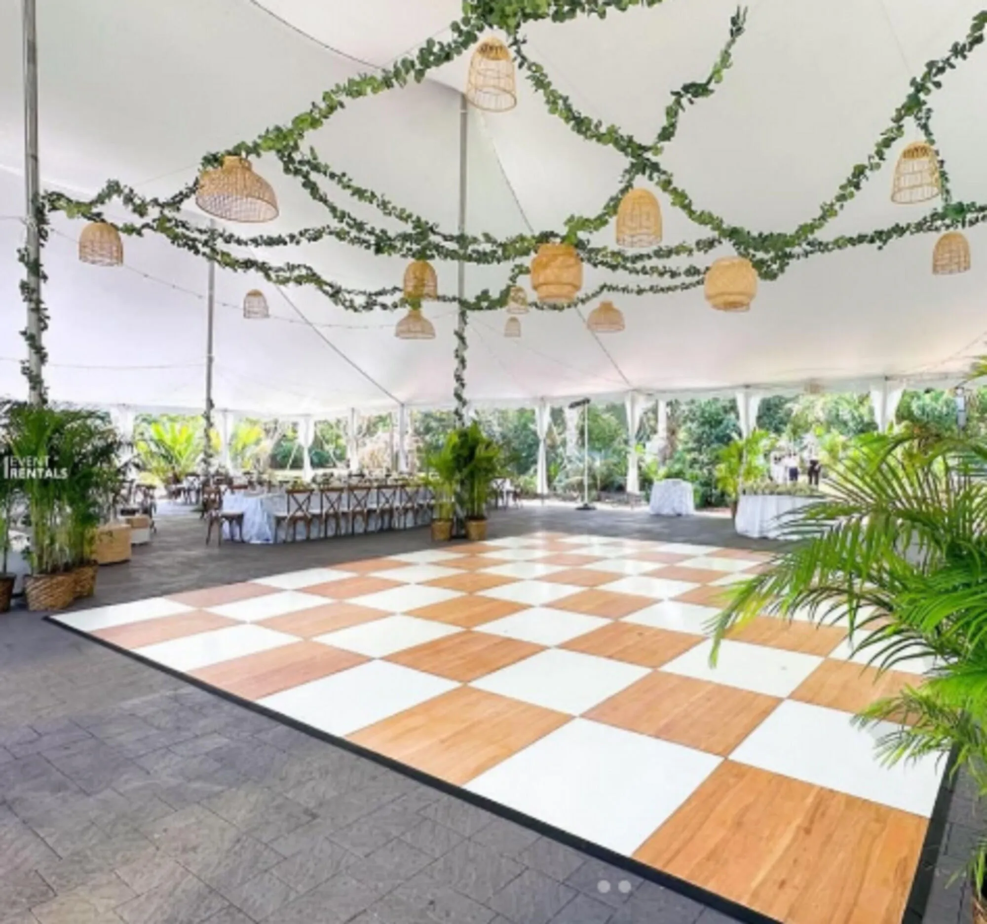 Maple Checkered 18' x 18'