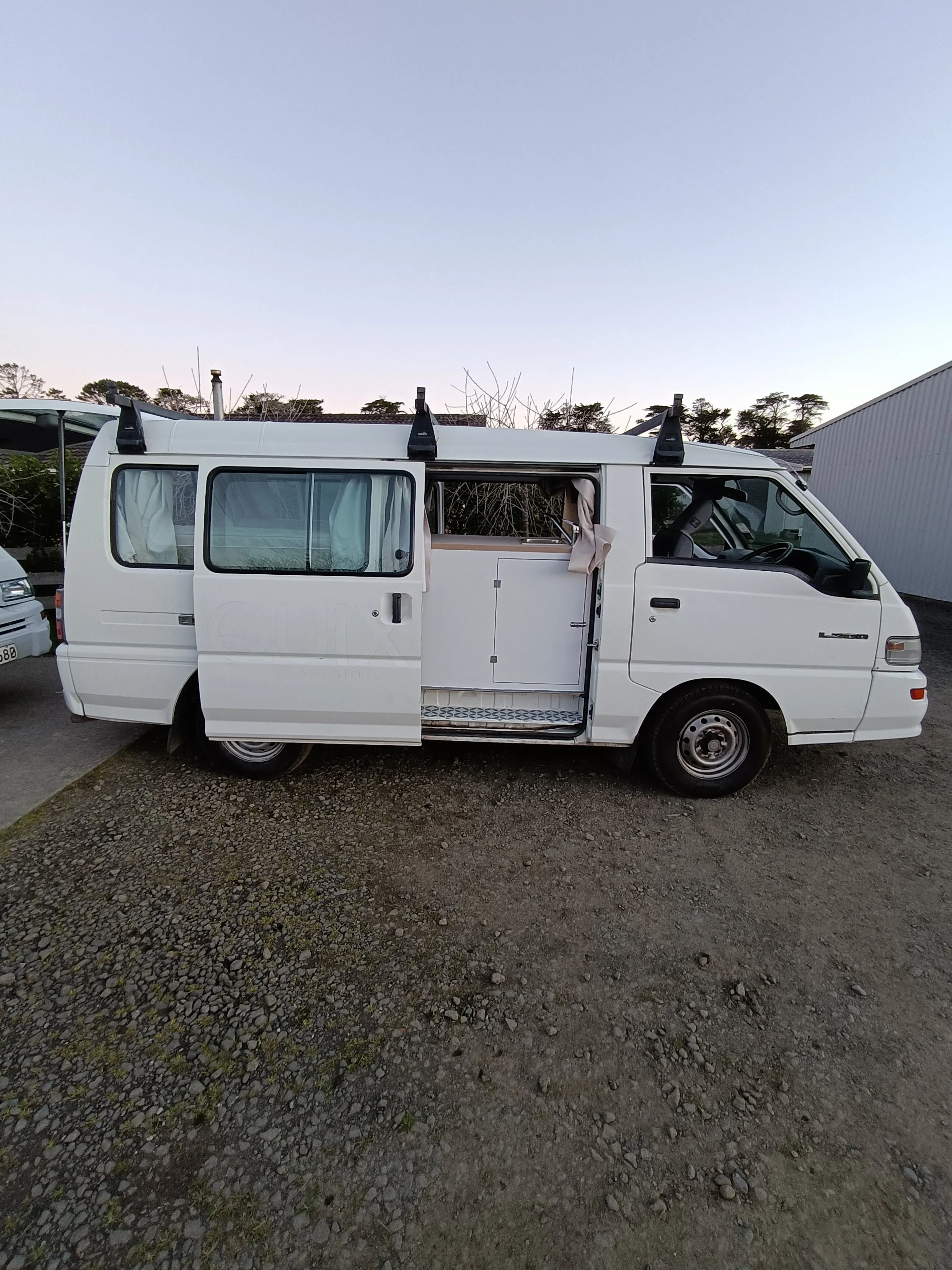 2014 Mitsubishi L300 CAMPERVAN