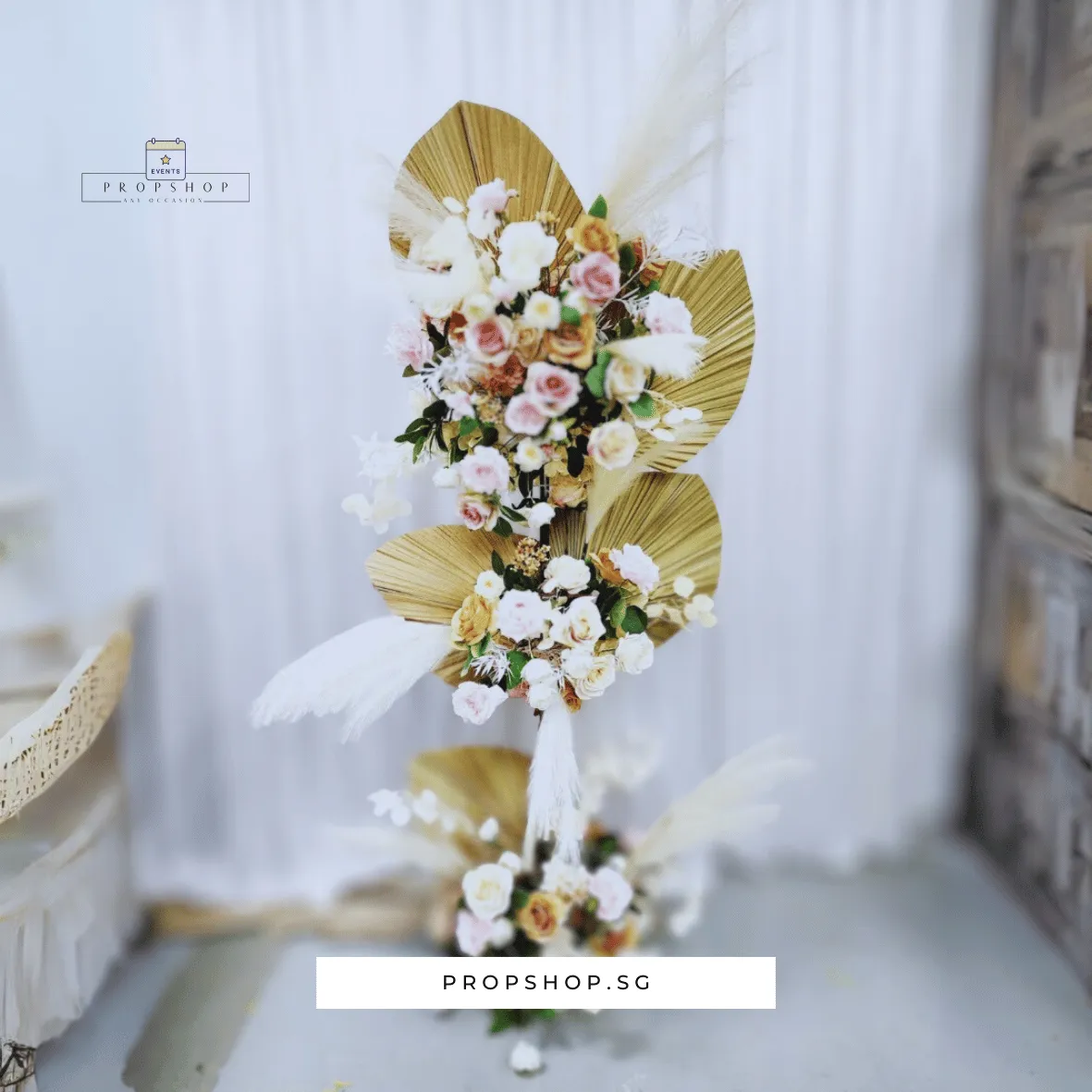 DE-CONSTRUCT FLOWER ARCH