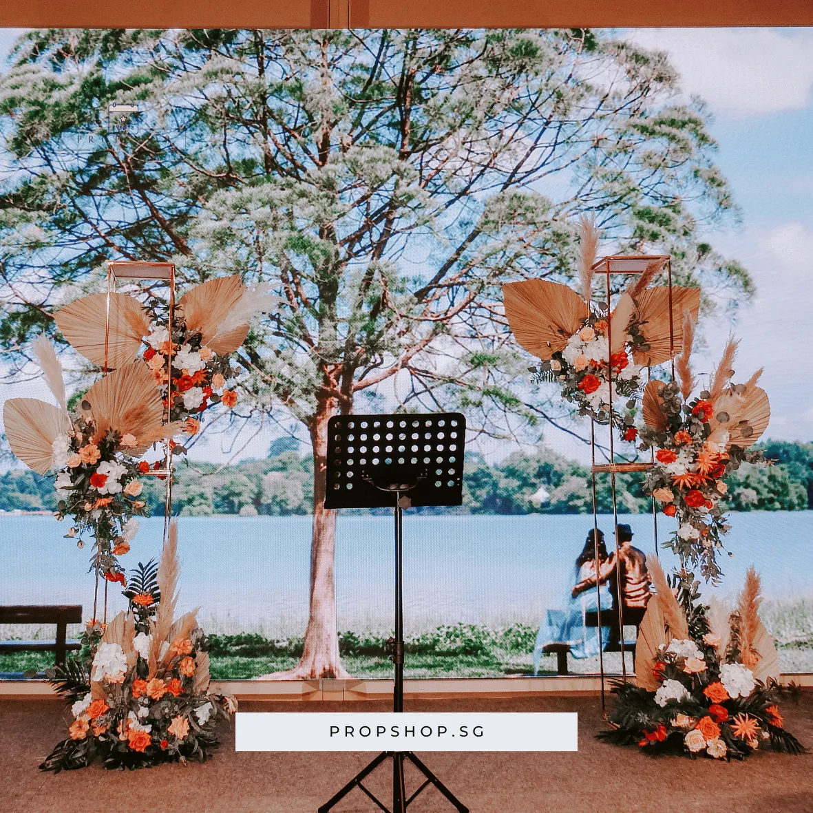 DECONSTRUCT ARCH STAND-01