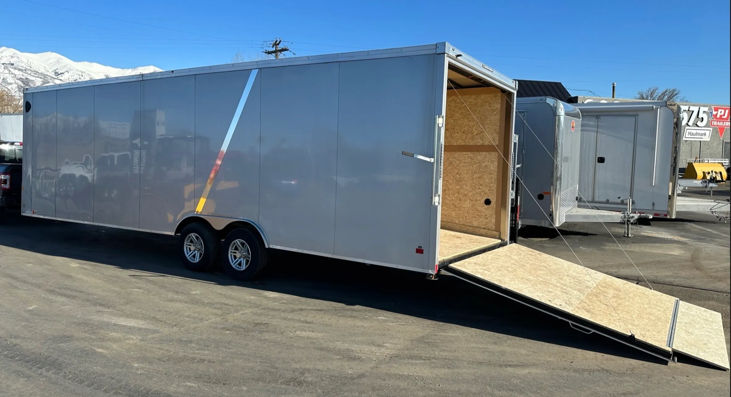 28' HM Enclosed Trailer 