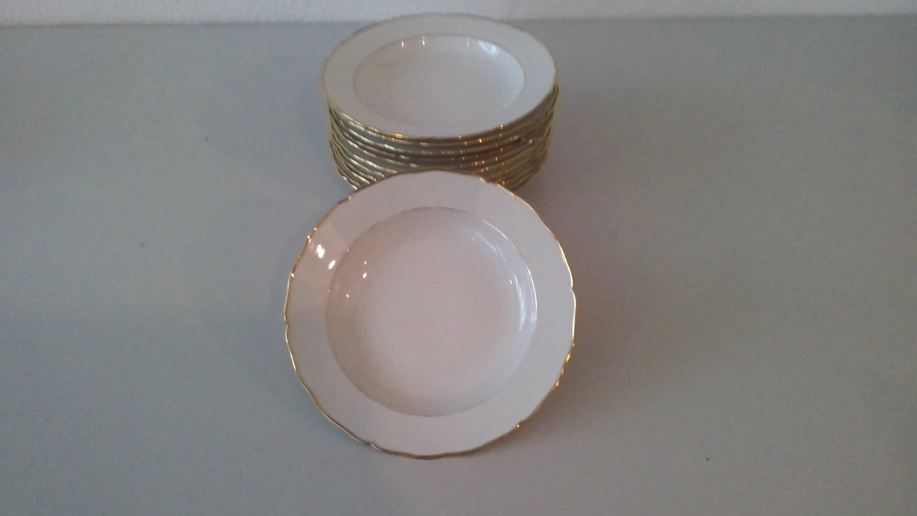 Teller tief weiß mit Goldrand