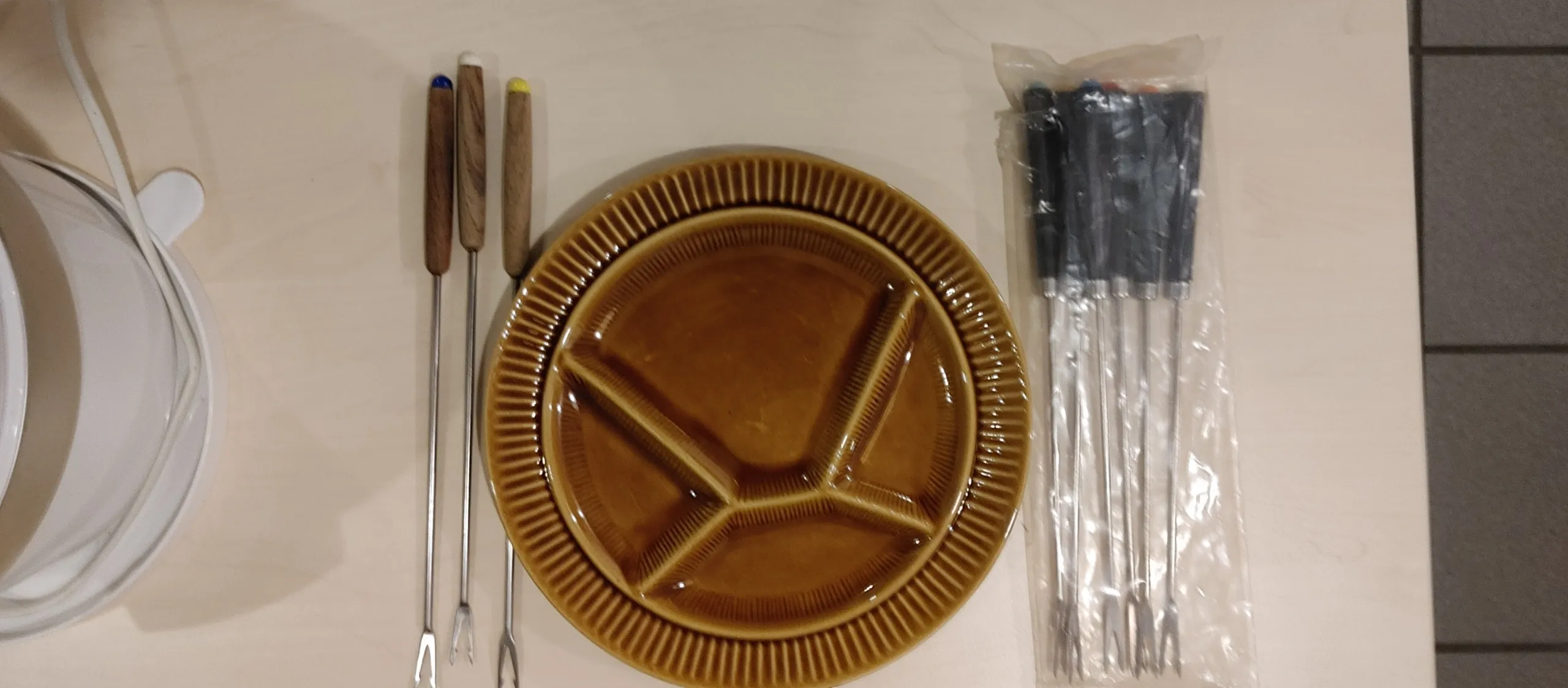 Fondue Teller + Gabeln