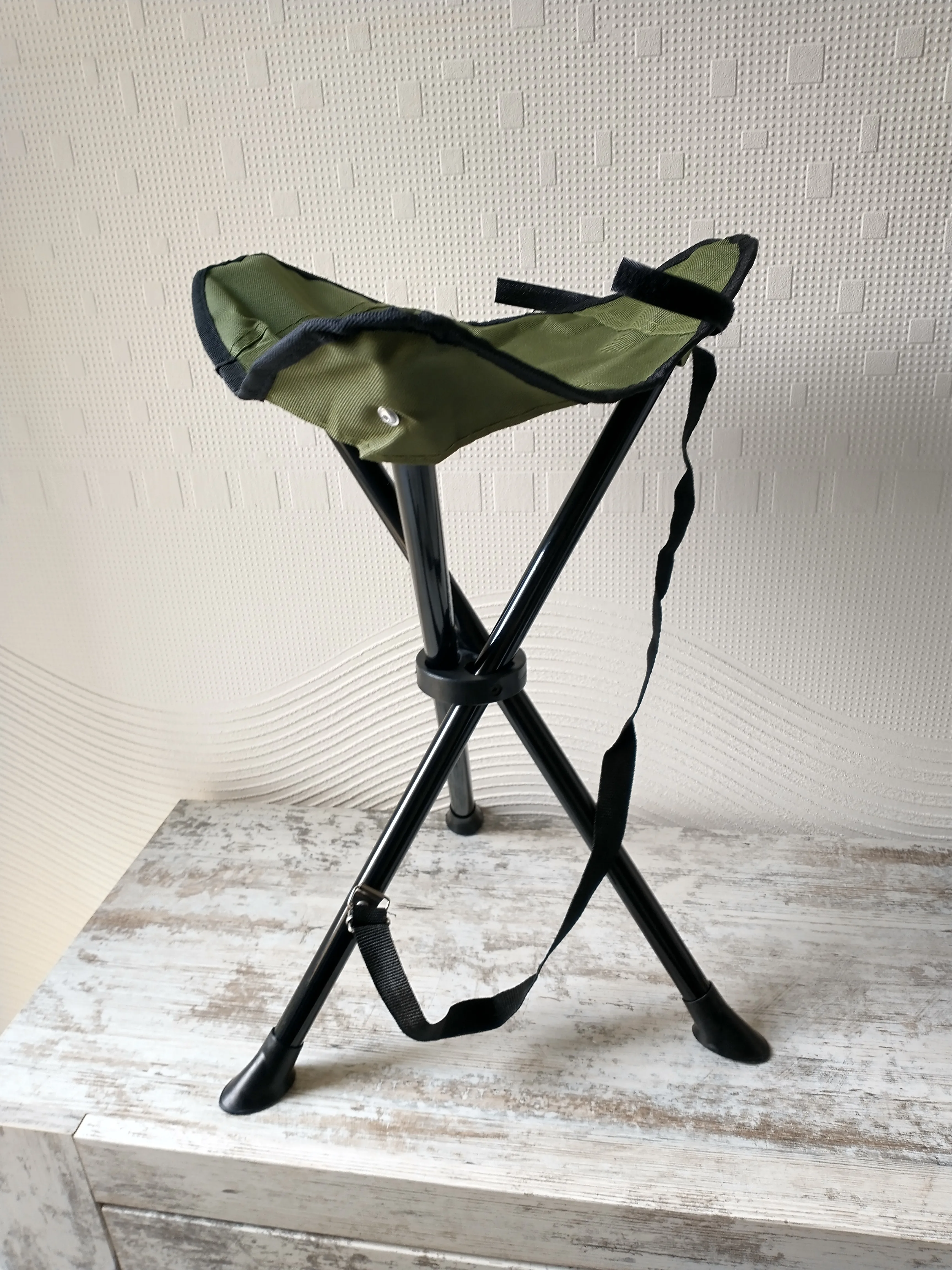 Dreibein Hocker grün