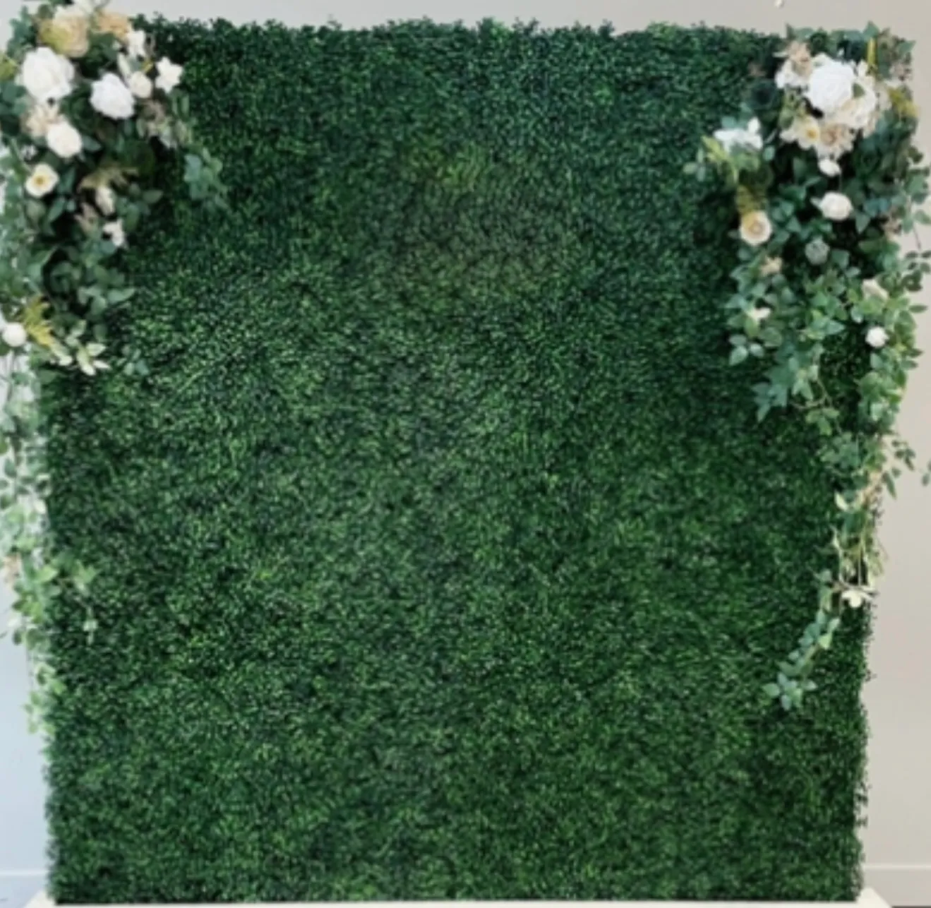 Boxwood with florals 