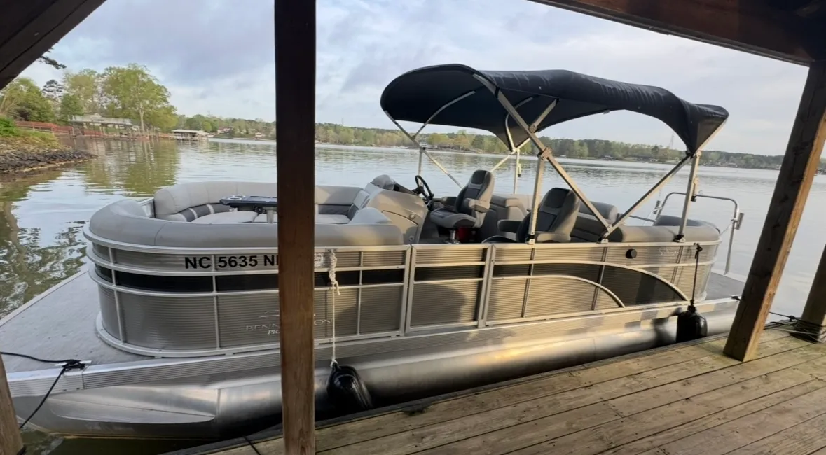 2021 Bennington 23' Luxury Package Tri-Toon 12 Person Capacity Yamaha 150