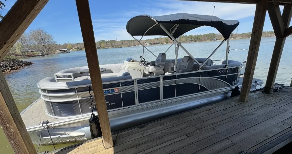 2020 Bennington 23’ Premium Tri-Toon 12 Person Capacity Yamaha 150