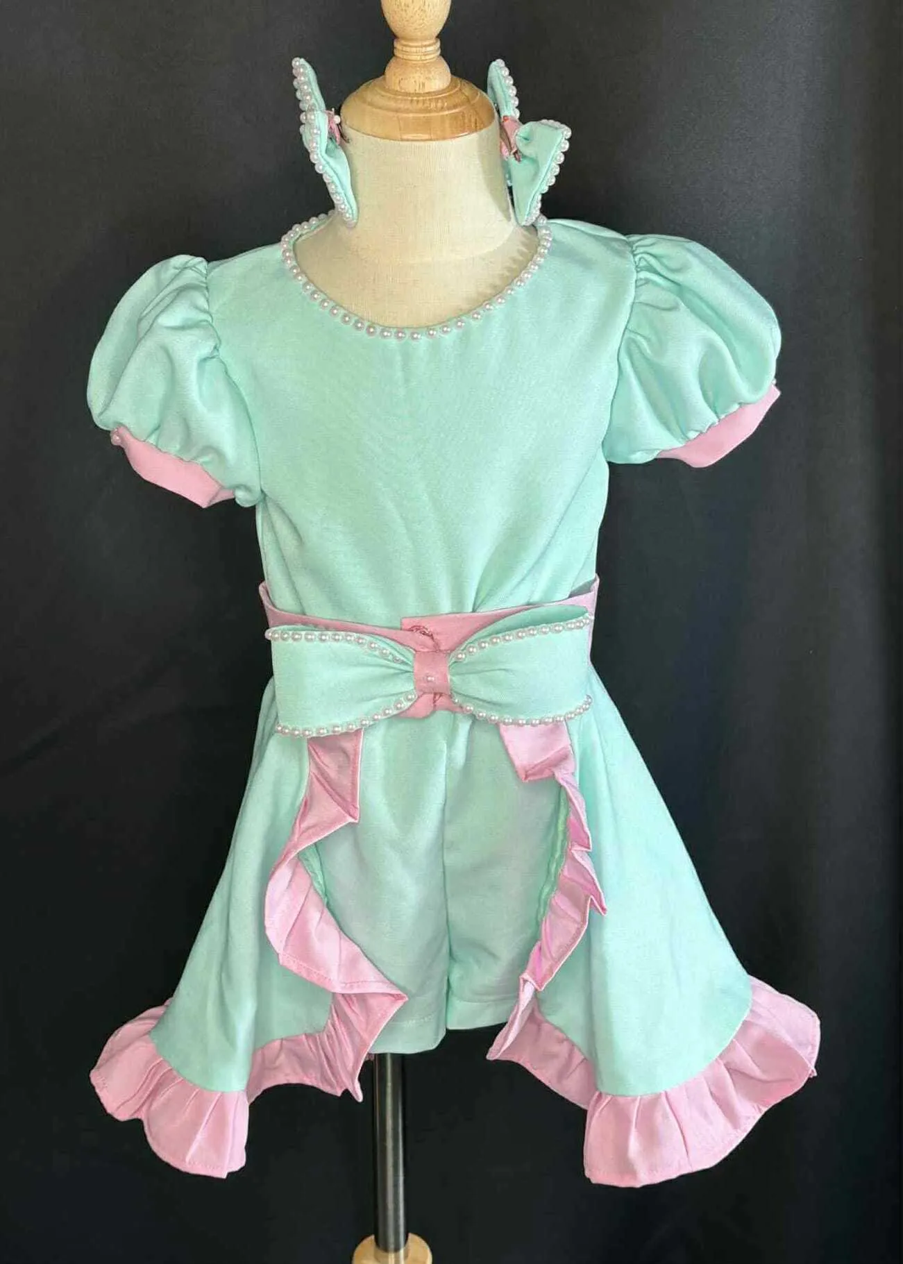 #134 4-5 Outfit Rental