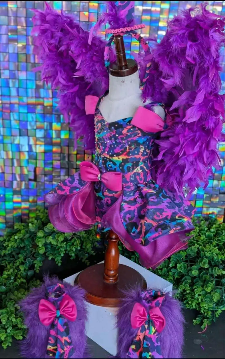 #418 2-4 Neon OOC Rental (wings seperate rental #419) 