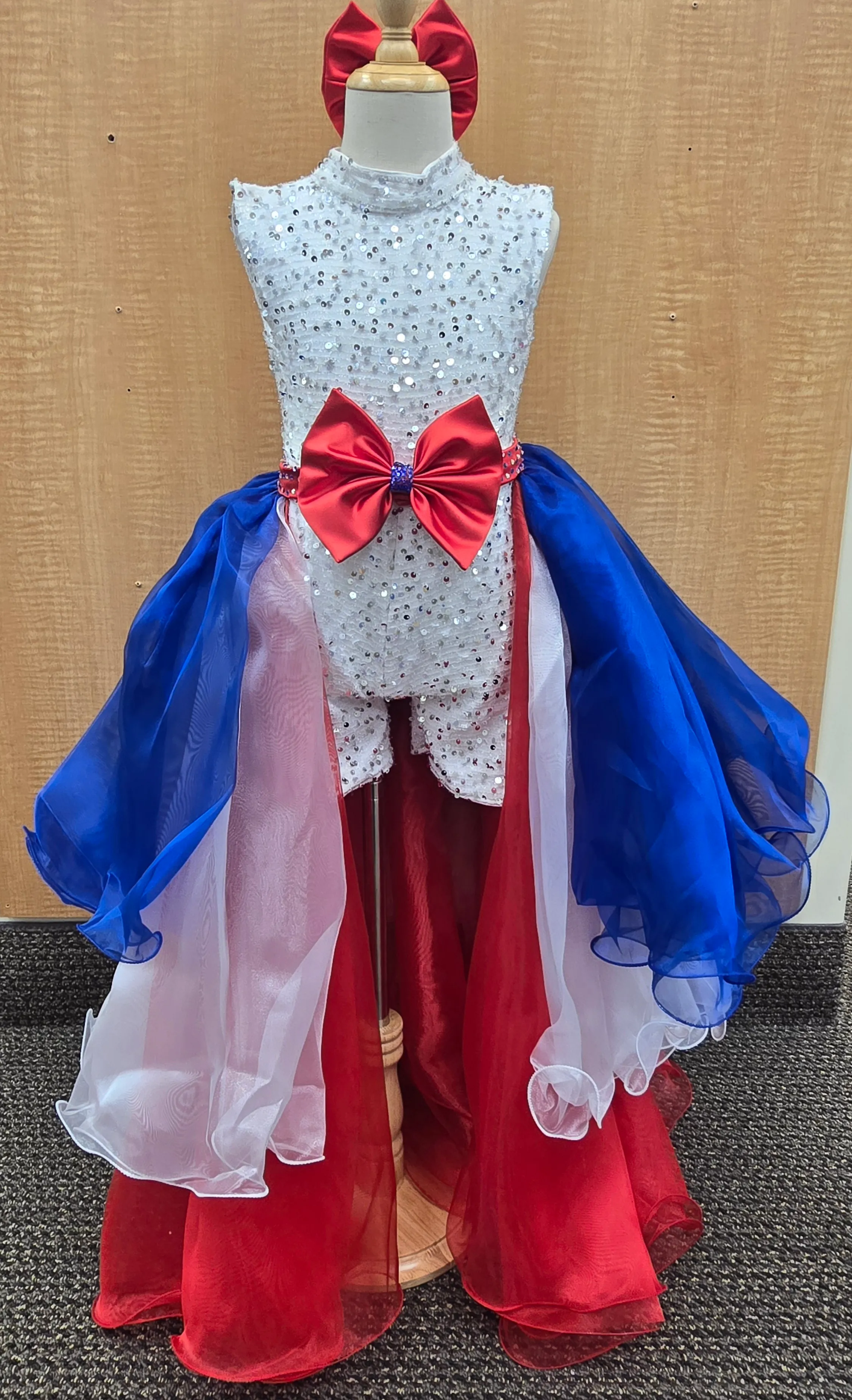 #341 2-4 RWB Fun Fashion Rental 