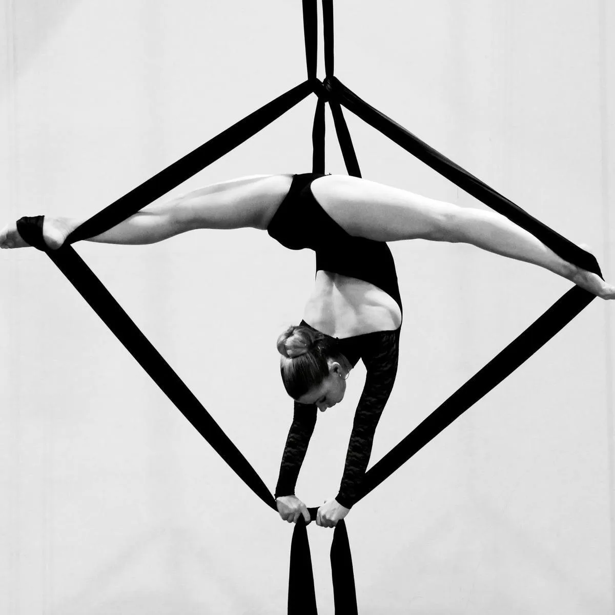 Aerial & Silk Acts