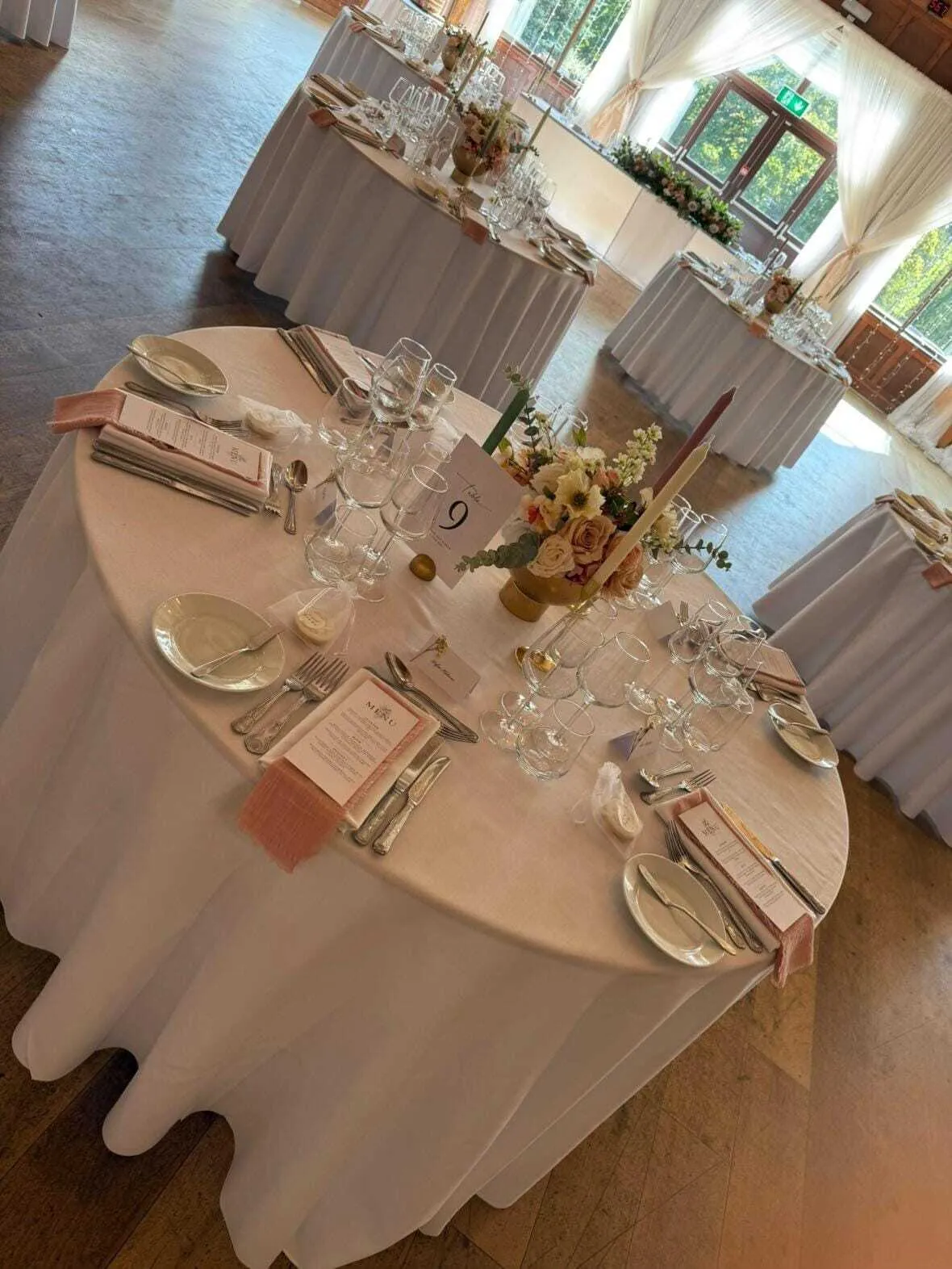 Florence centrepiece with Gold vase 