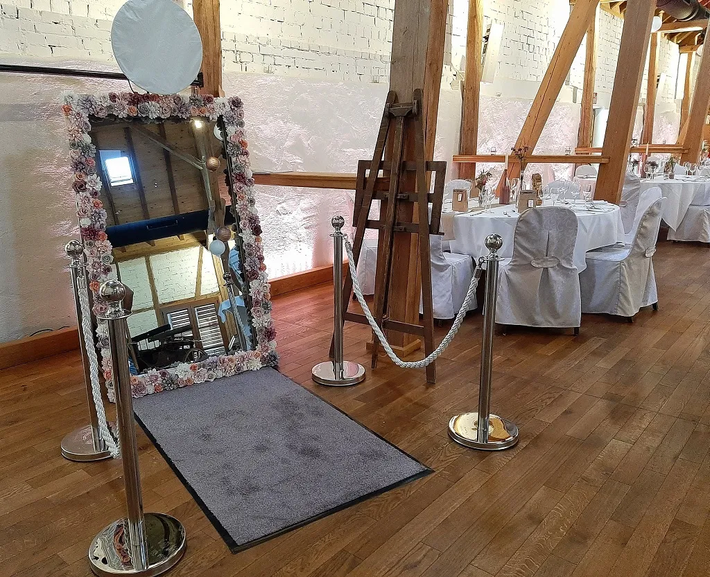 Deko VIP Ständer Silber mit Kordel Silber/Rot