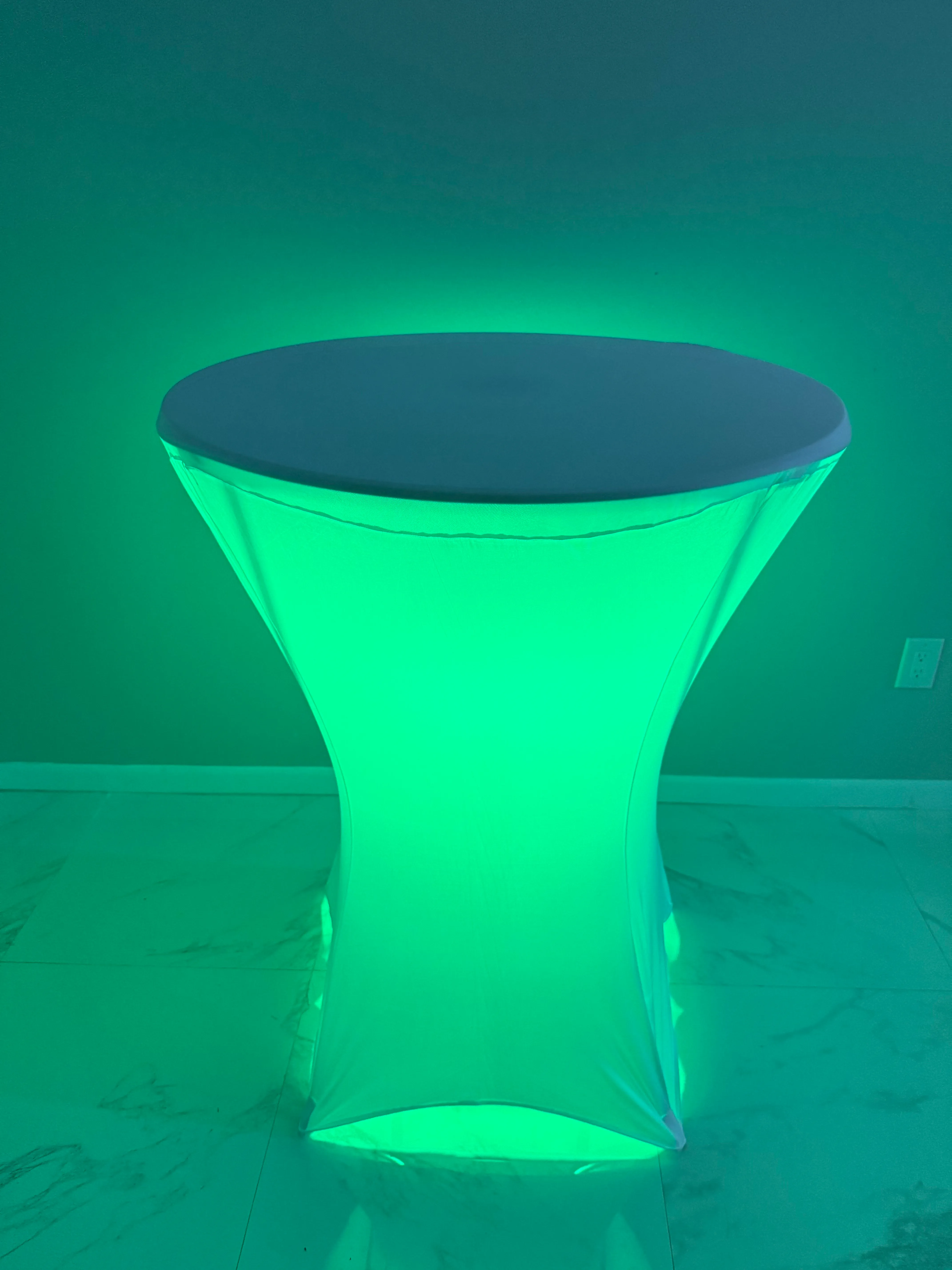 Cocktail Table with Cloth & Light 