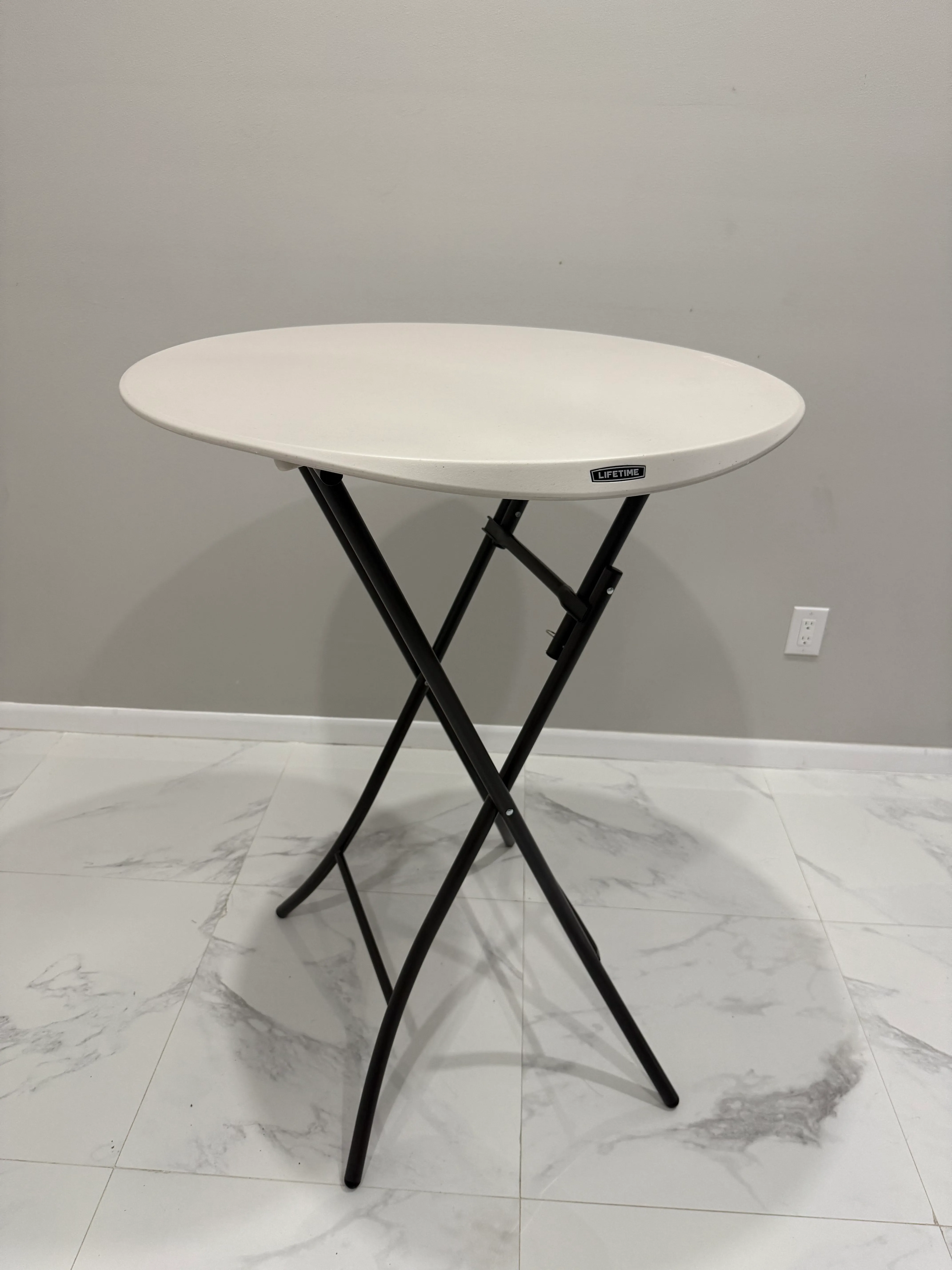 Cocktail Table 