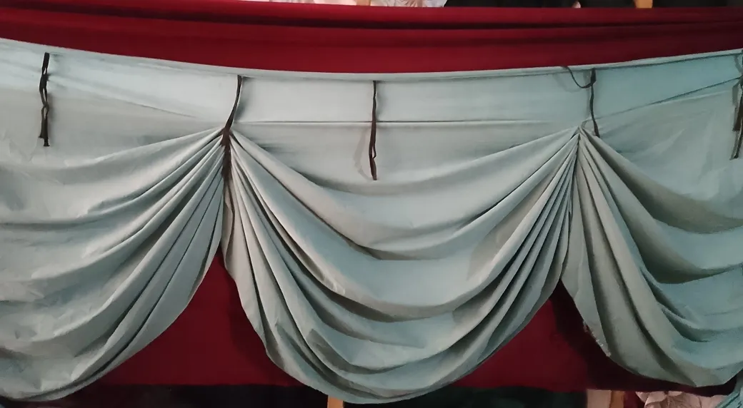 Off-White Velvet Palmet 17' x 9'