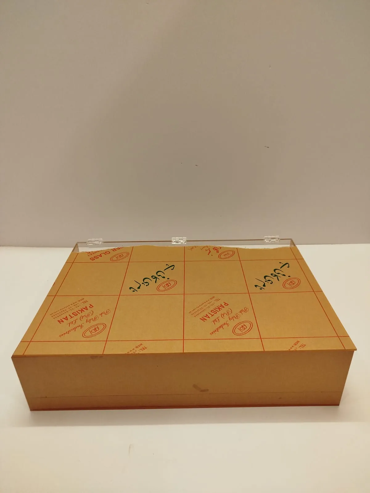 Acrylic box size 17x12 hight 4